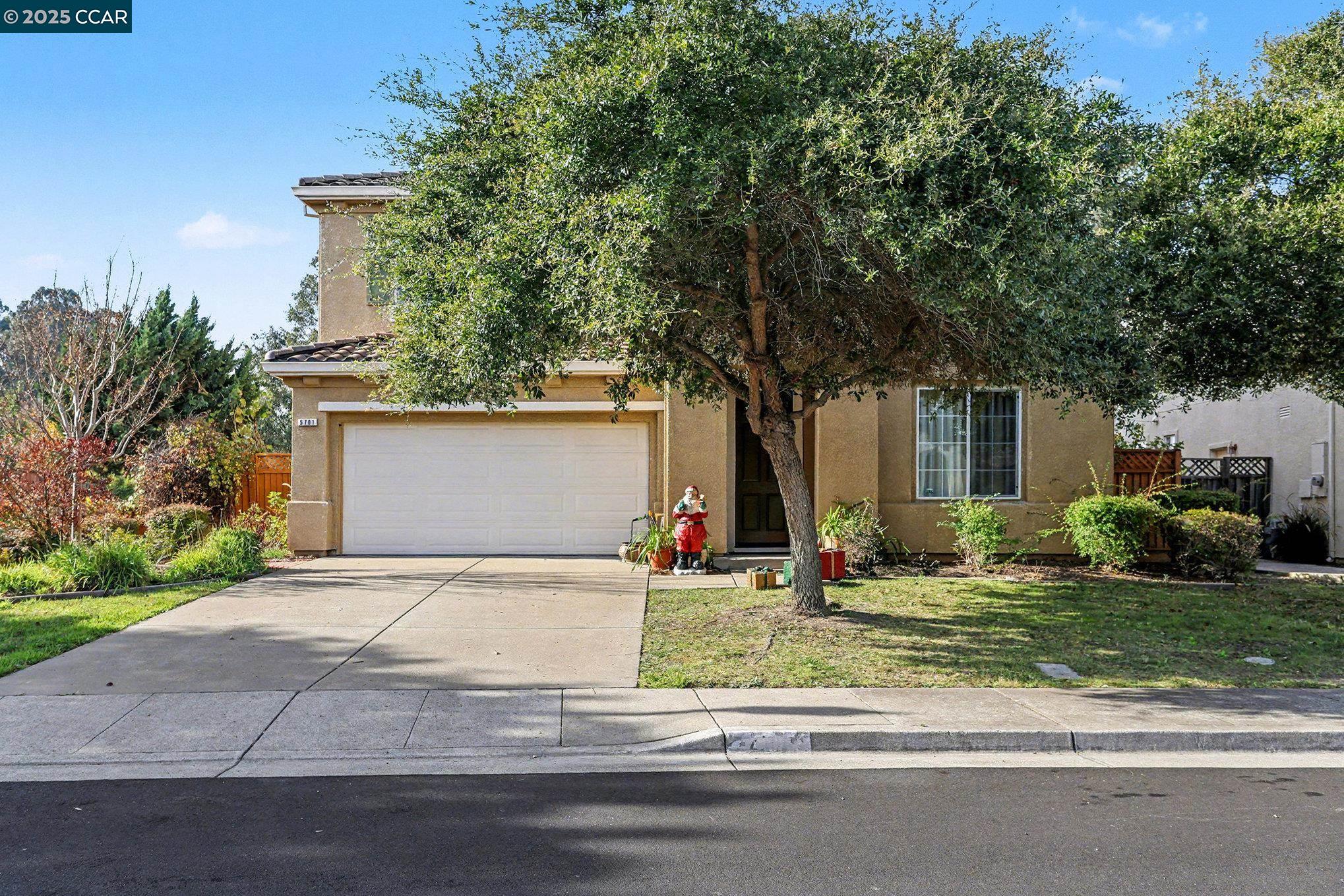 Detail Gallery Image 5 of 42 For 5701 Oakmont Dr, Richmond,  CA 94806 - 5 Beds | 3 Baths