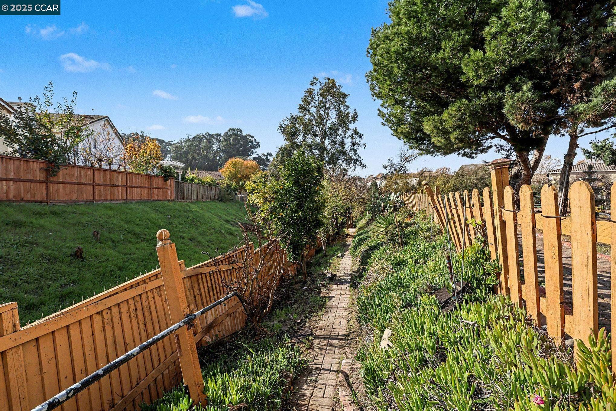 Detail Gallery Image 42 of 56 For 5701 Oakmont Dr, Richmond,  CA 94806 - 5 Beds | 3 Baths