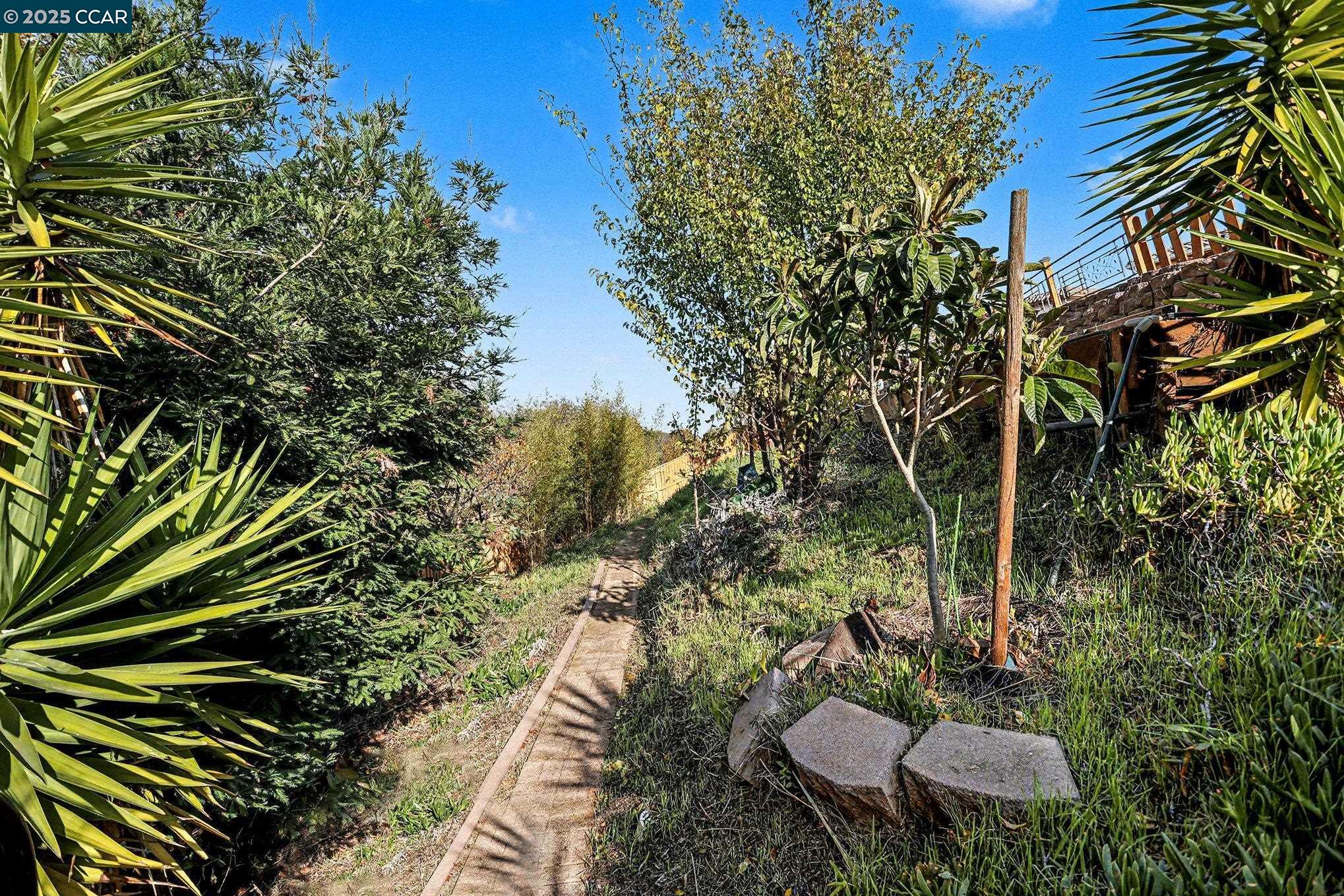 Detail Gallery Image 43 of 56 For 5701 Oakmont Dr, Richmond,  CA 94806 - 5 Beds | 3 Baths