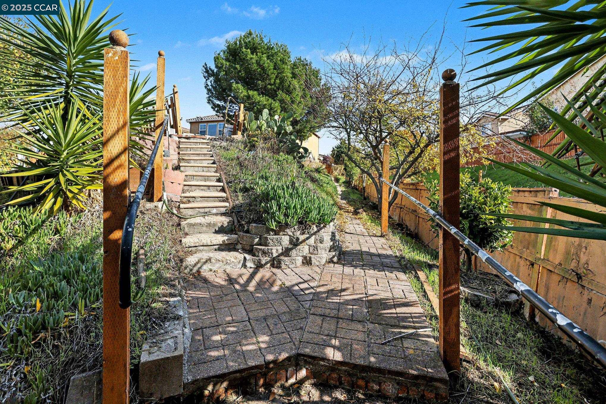 Detail Gallery Image 44 of 56 For 5701 Oakmont Dr, Richmond,  CA 94806 - 5 Beds | 3 Baths