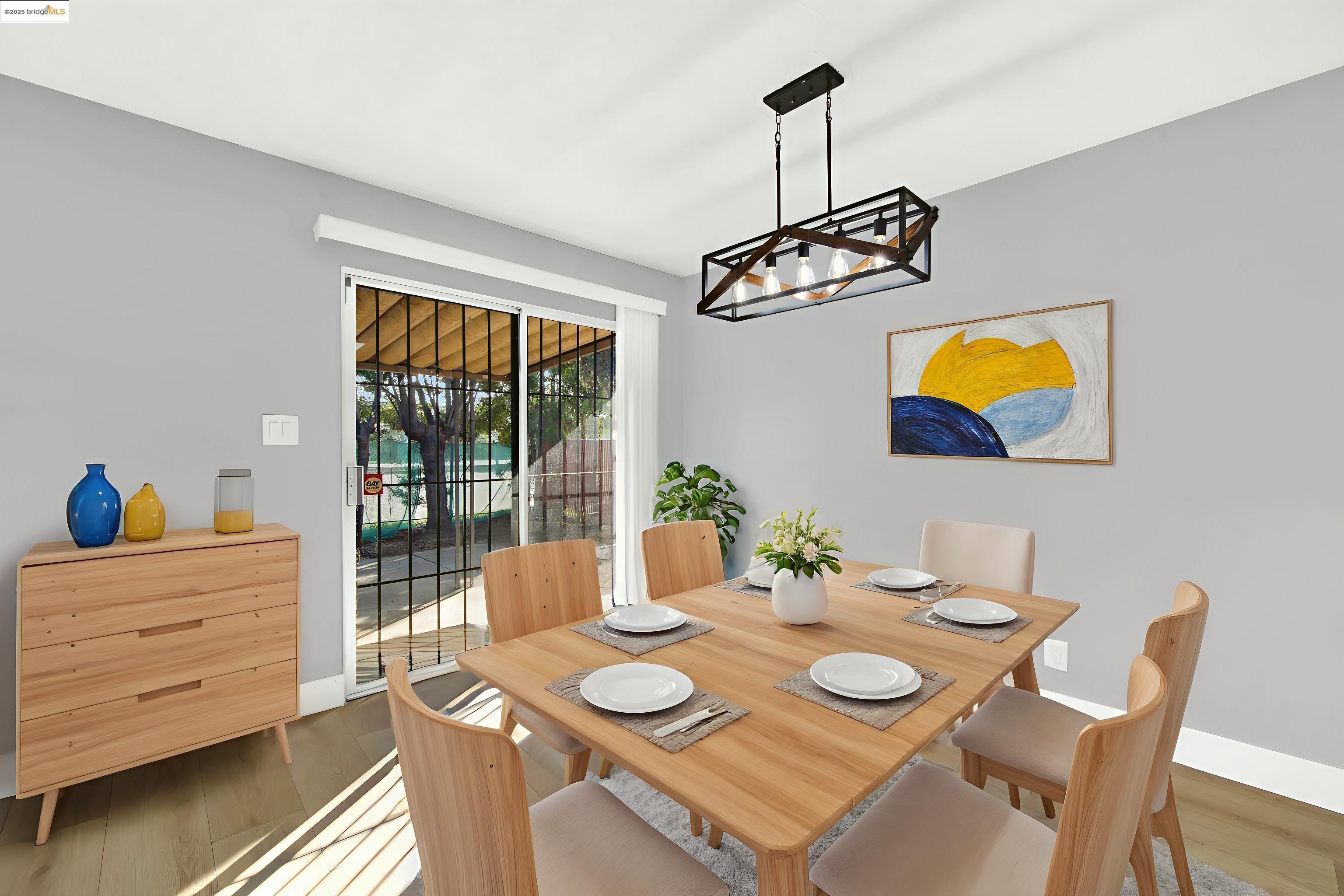 Detail Gallery Image 11 of 53 For 1232 73rd Ave, Oakland,  CA 94621 - 3 Beds | 2 Baths