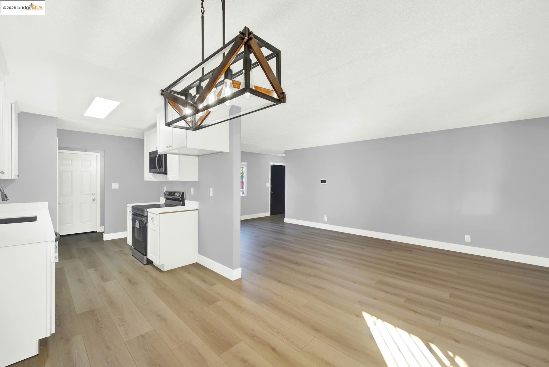 Detail Gallery Image 13 of 53 For 1232 73rd Ave, Oakland,  CA 94621 - 3 Beds | 2 Baths