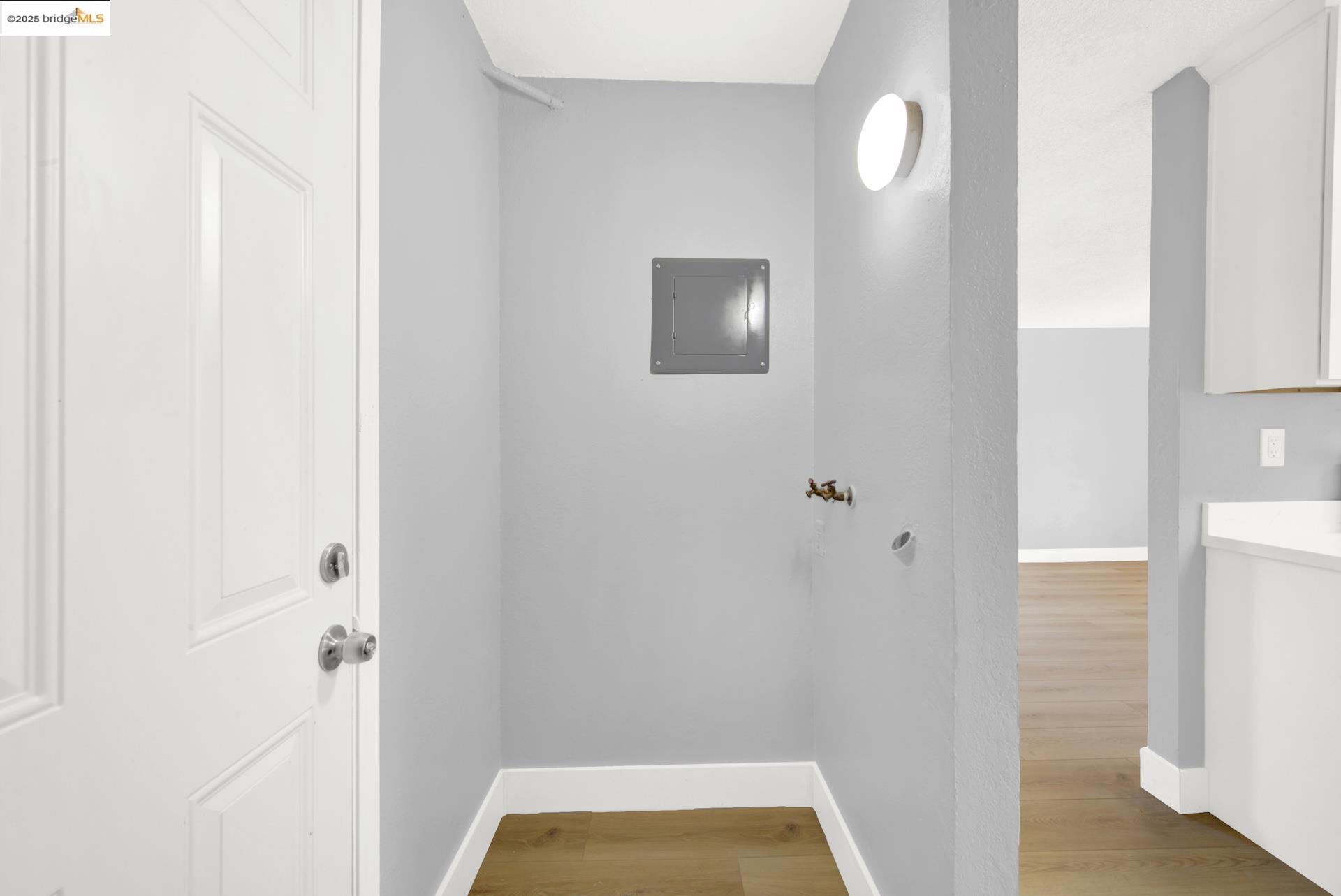 Detail Gallery Image 15 of 53 For 1232 73rd Ave, Oakland,  CA 94621 - 3 Beds | 2 Baths