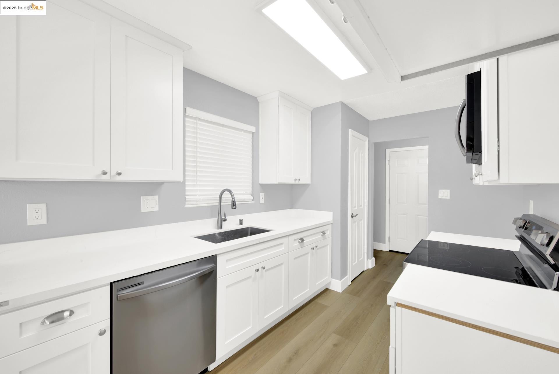 Detail Gallery Image 17 of 53 For 1232 73rd Ave, Oakland,  CA 94621 - 3 Beds | 2 Baths