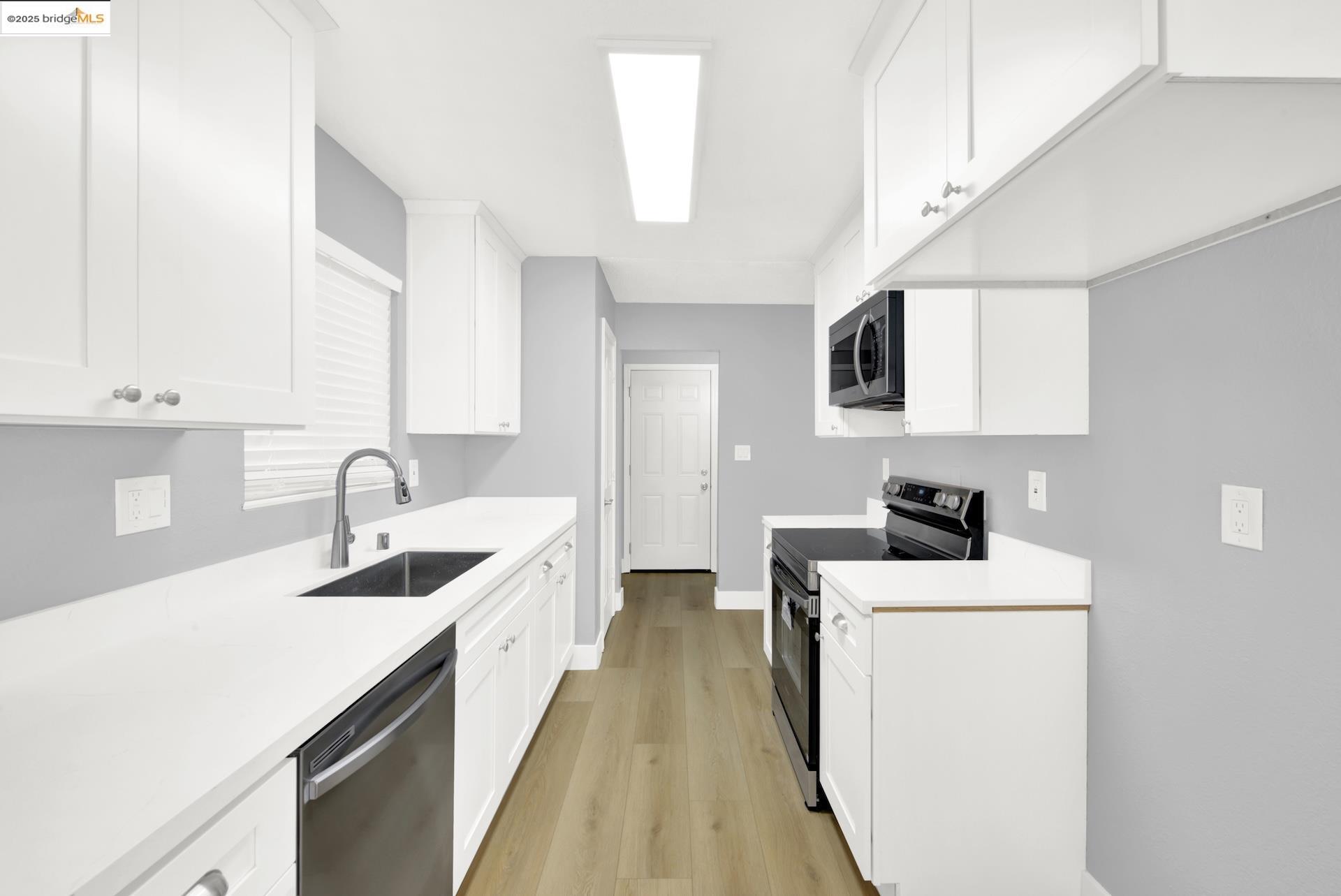 Detail Gallery Image 18 of 53 For 1232 73rd Ave, Oakland,  CA 94621 - 3 Beds | 2 Baths