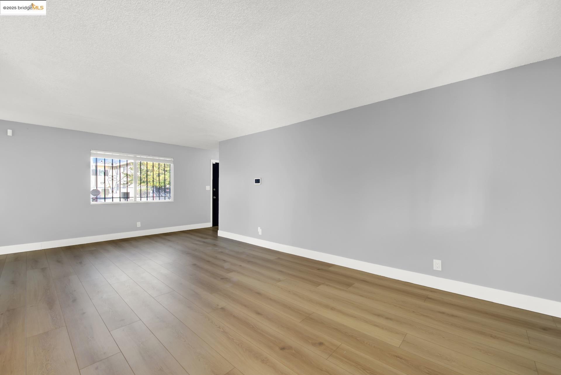 Detail Gallery Image 3 of 53 For 1232 73rd Ave, Oakland,  CA 94621 - 3 Beds | 2 Baths
