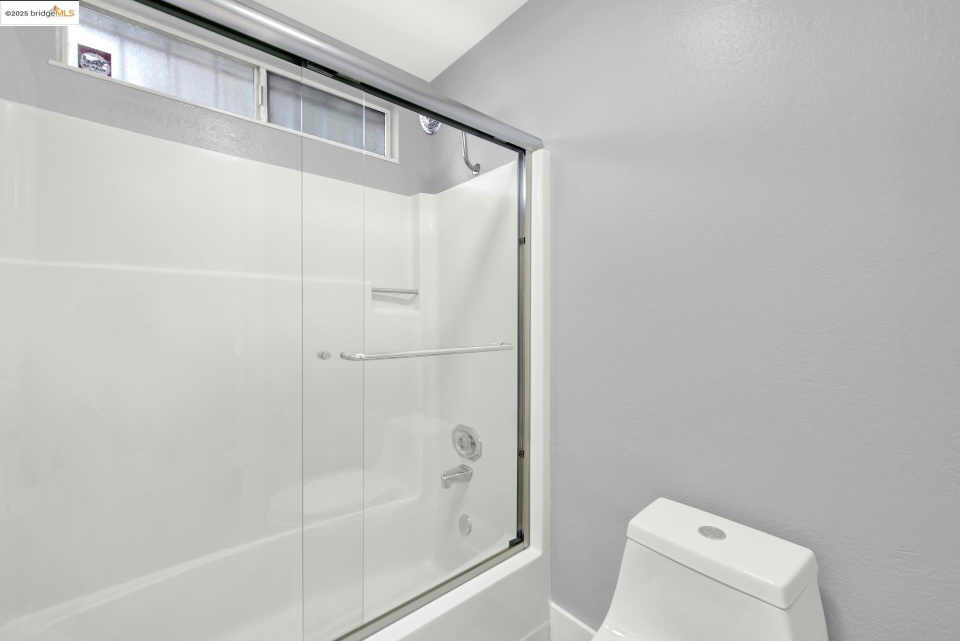 Detail Gallery Image 32 of 53 For 1232 73rd Ave, Oakland,  CA 94621 - 3 Beds | 2 Baths