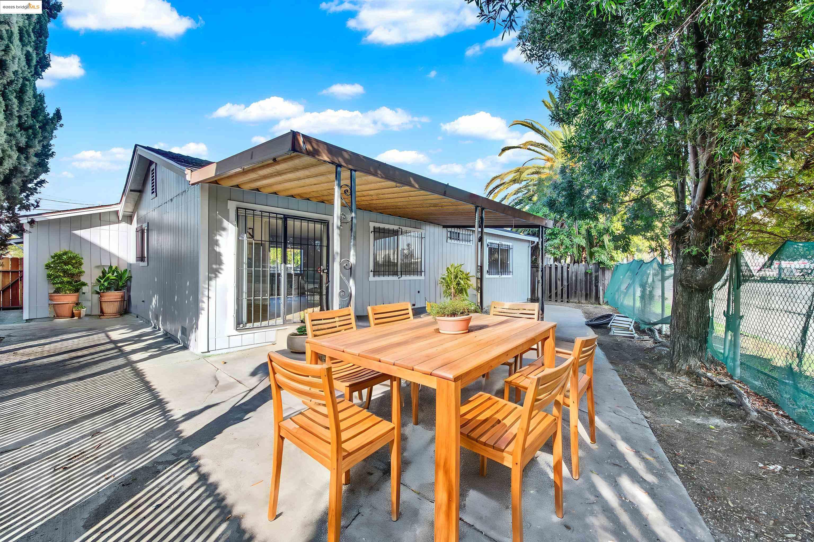 Detail Gallery Image 45 of 53 For 1232 73rd Ave, Oakland,  CA 94621 - 3 Beds | 2 Baths