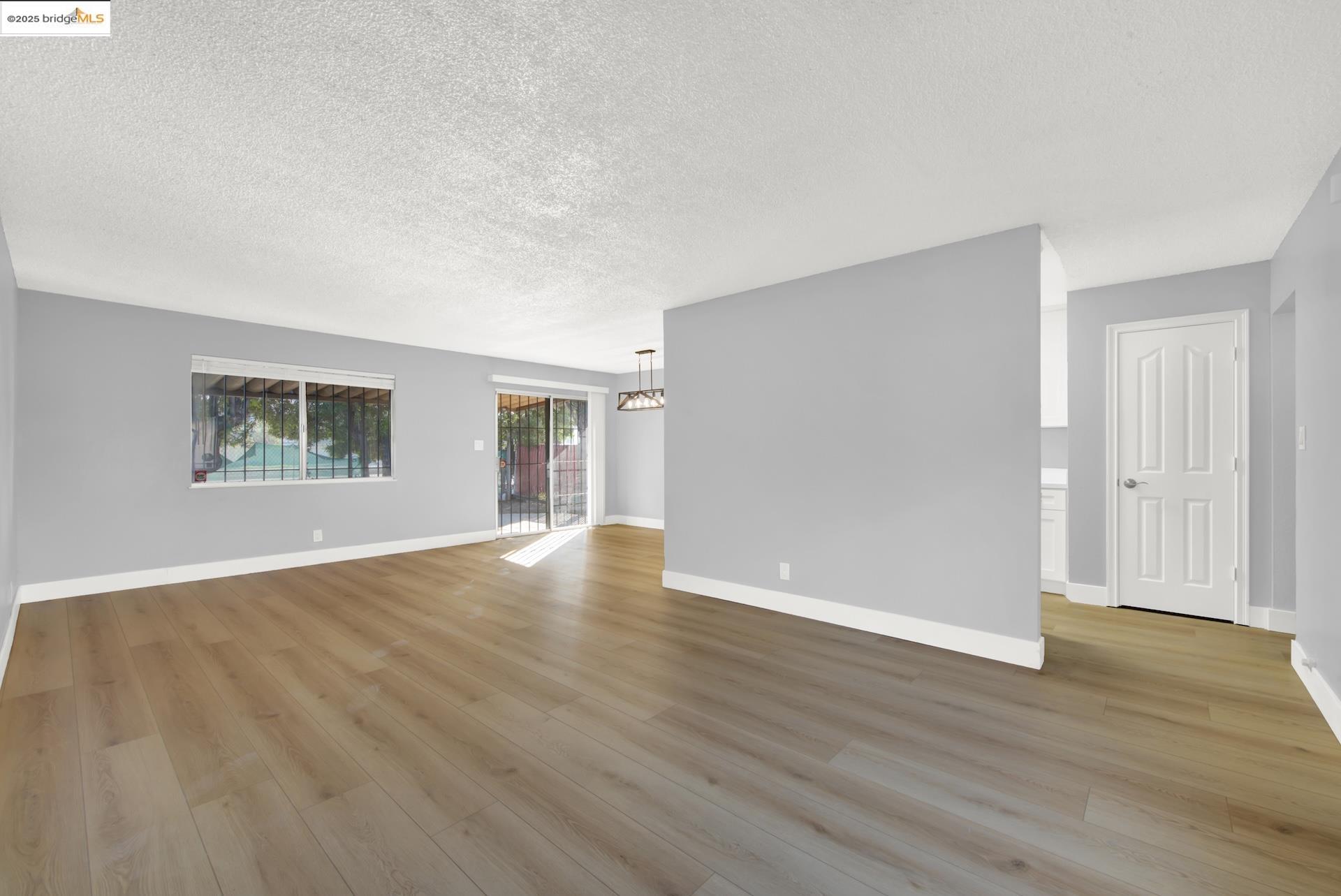 Detail Gallery Image 6 of 53 For 1232 73rd Ave, Oakland,  CA 94621 - 3 Beds | 2 Baths