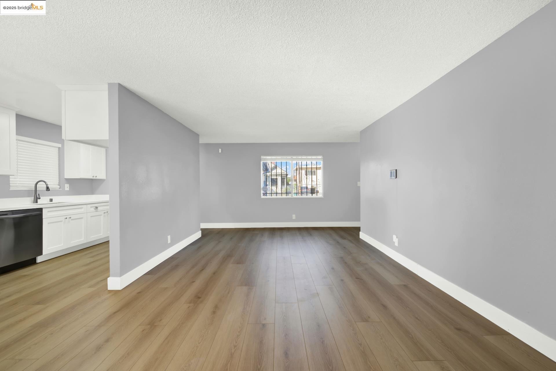 Detail Gallery Image 7 of 53 For 1232 73rd Ave, Oakland,  CA 94621 - 3 Beds | 2 Baths