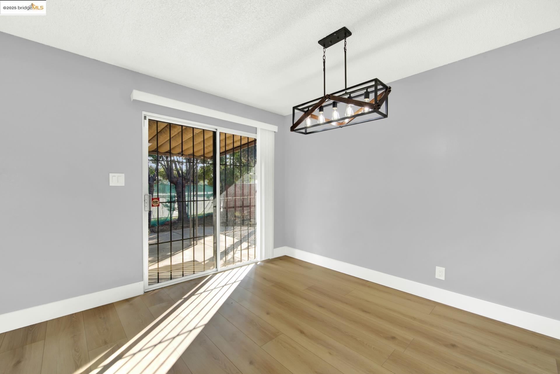 Detail Gallery Image 10 of 53 For 1232 73rd Ave, Oakland,  CA 94621 - 3 Beds | 2 Baths