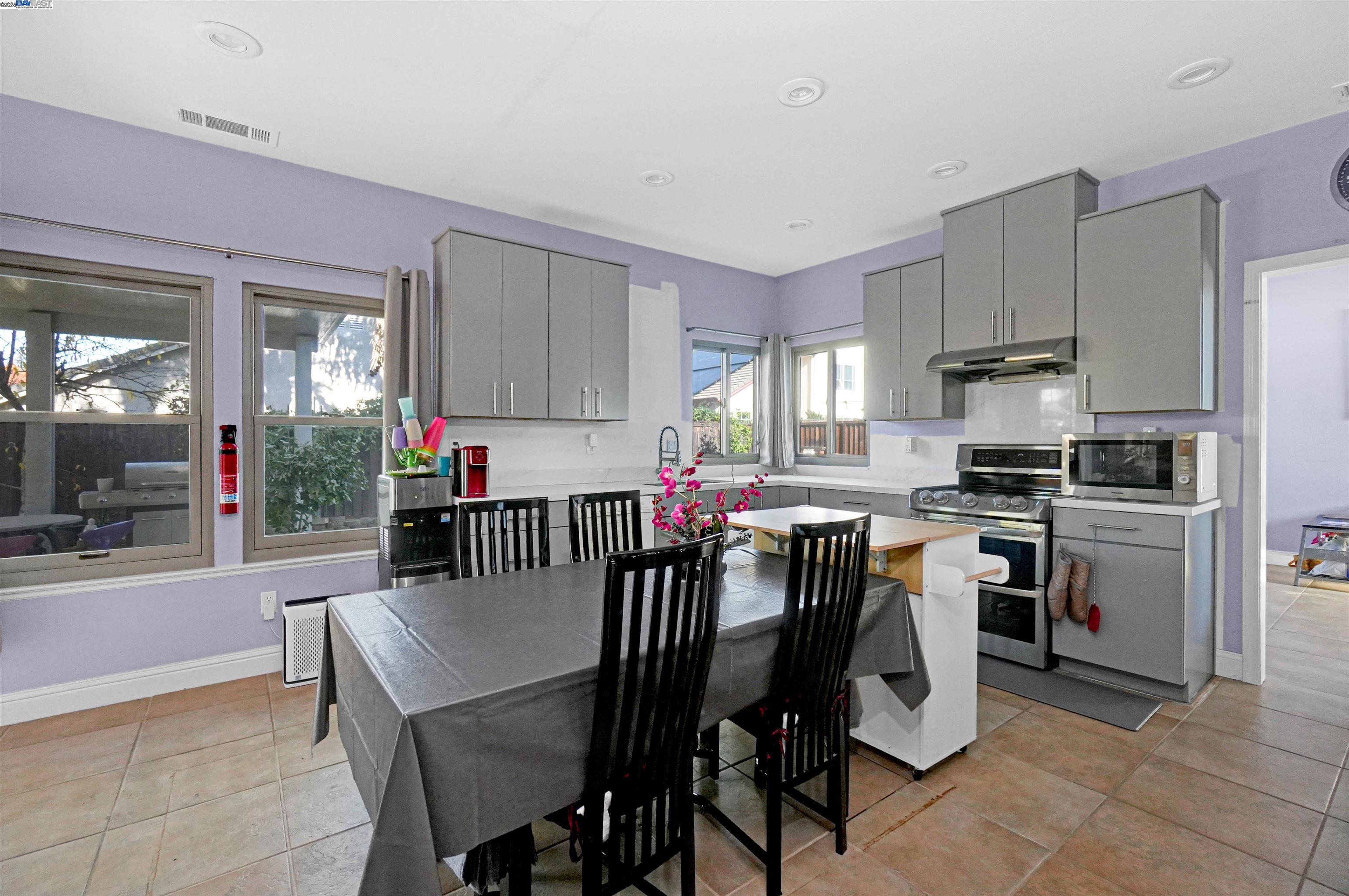 Detail Gallery Image 21 of 60 For 1445 Yorkshire Loop, Tracy,  CA 95376 - 4 Beds | 3 Baths