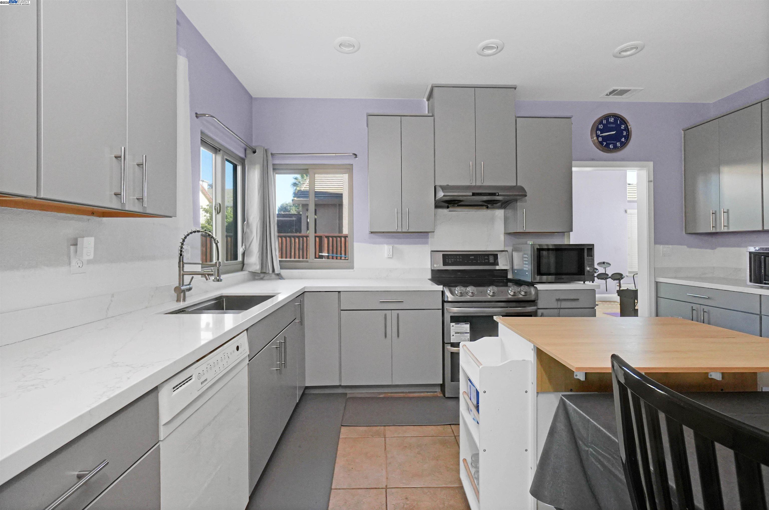 Detail Gallery Image 25 of 60 For 1445 Yorkshire Loop, Tracy,  CA 95376 - 4 Beds | 3 Baths