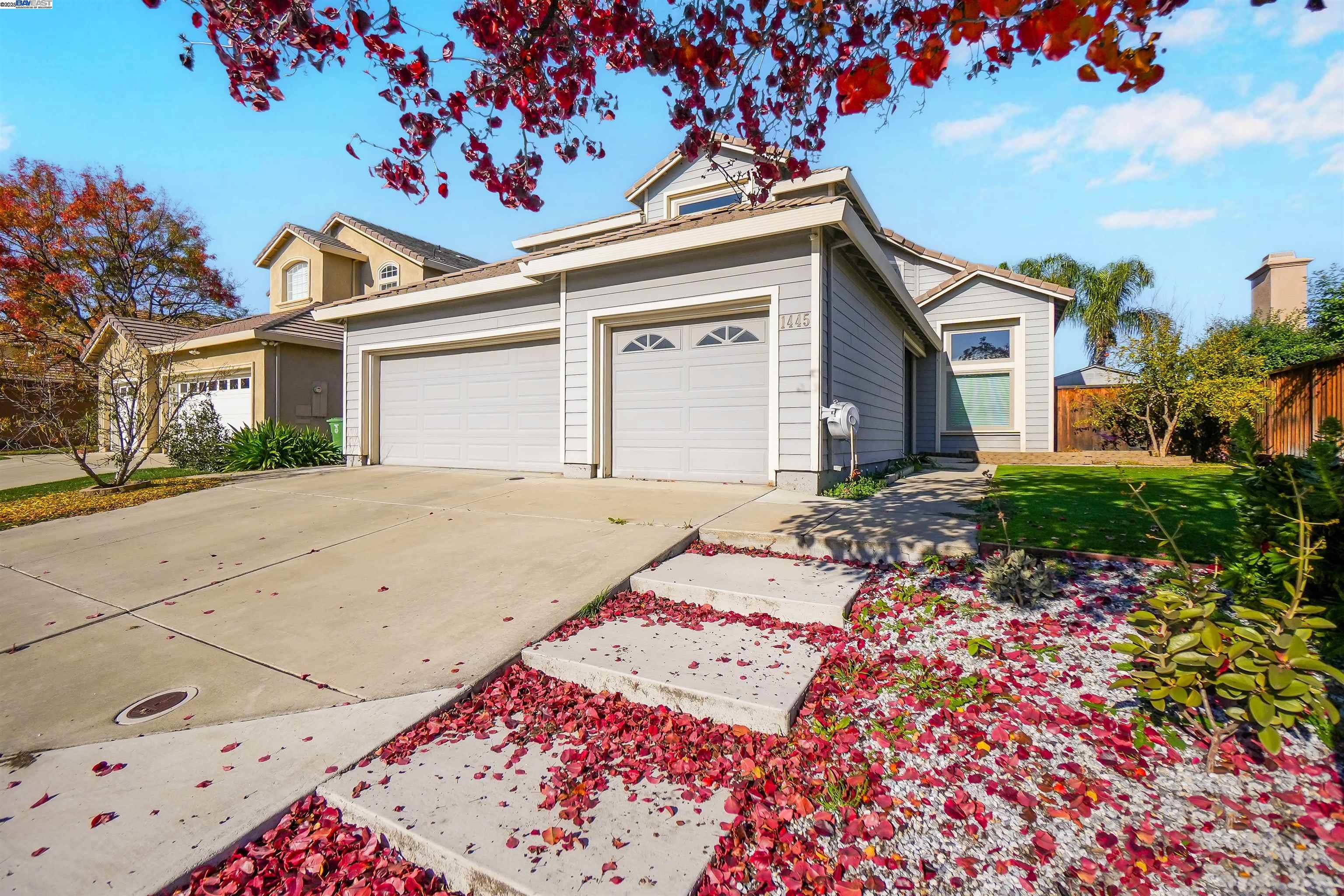 Detail Gallery Image 4 of 60 For 1445 Yorkshire Loop, Tracy,  CA 95376 - 4 Beds | 3 Baths