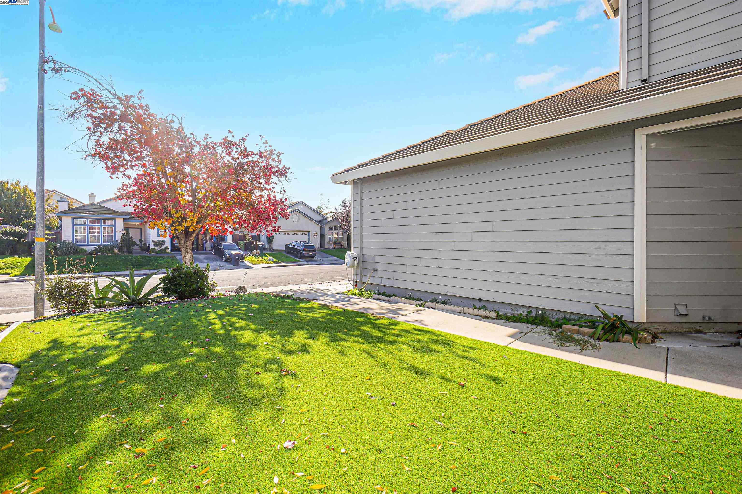 Detail Gallery Image 8 of 60 For 1445 Yorkshire Loop, Tracy,  CA 95376 - 4 Beds | 3 Baths