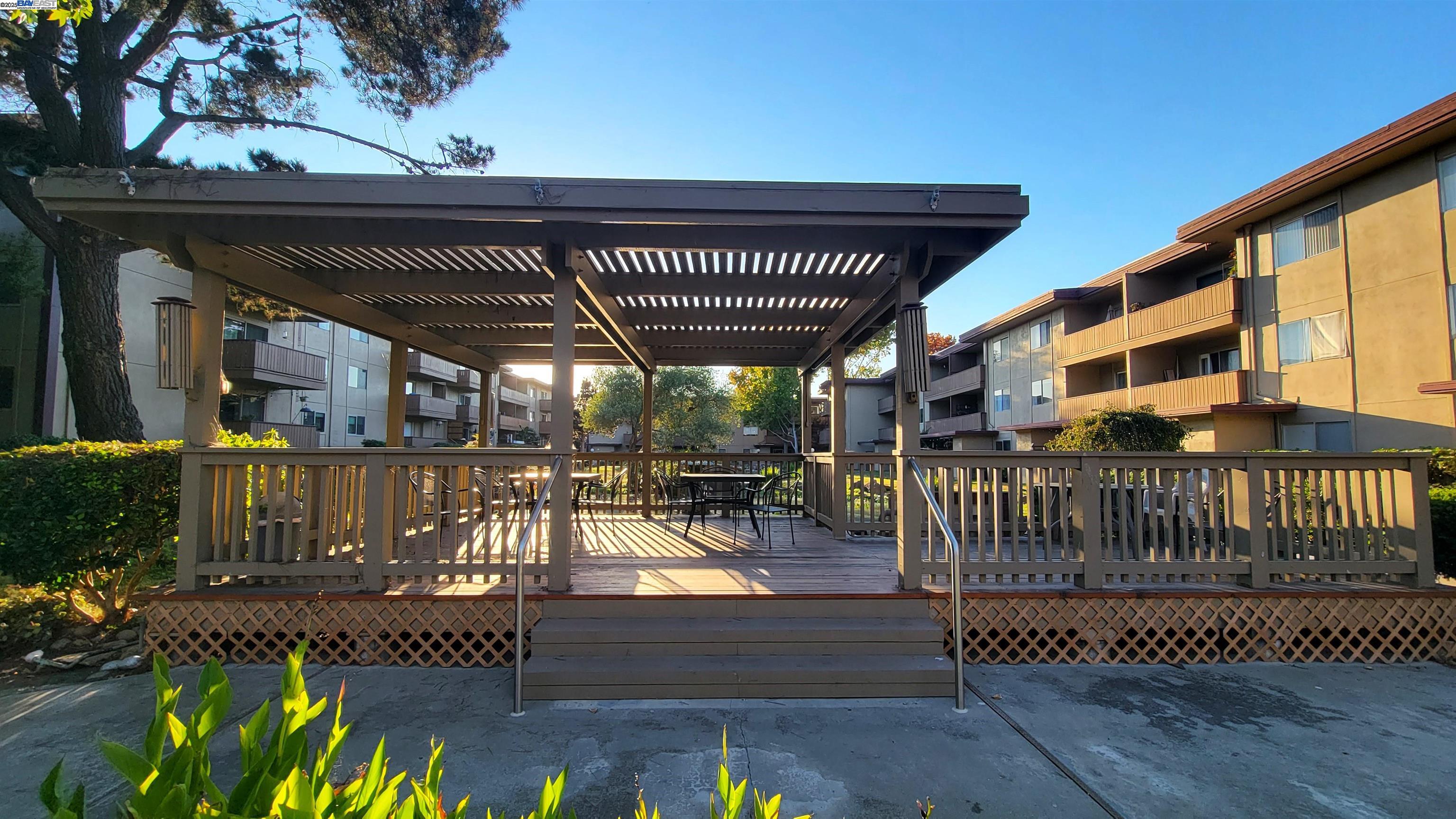 Detail Gallery Image 21 of 37 For 1321 Webster St #D119,  Alameda,  CA 94501 - 2 Beds | 1 Baths
