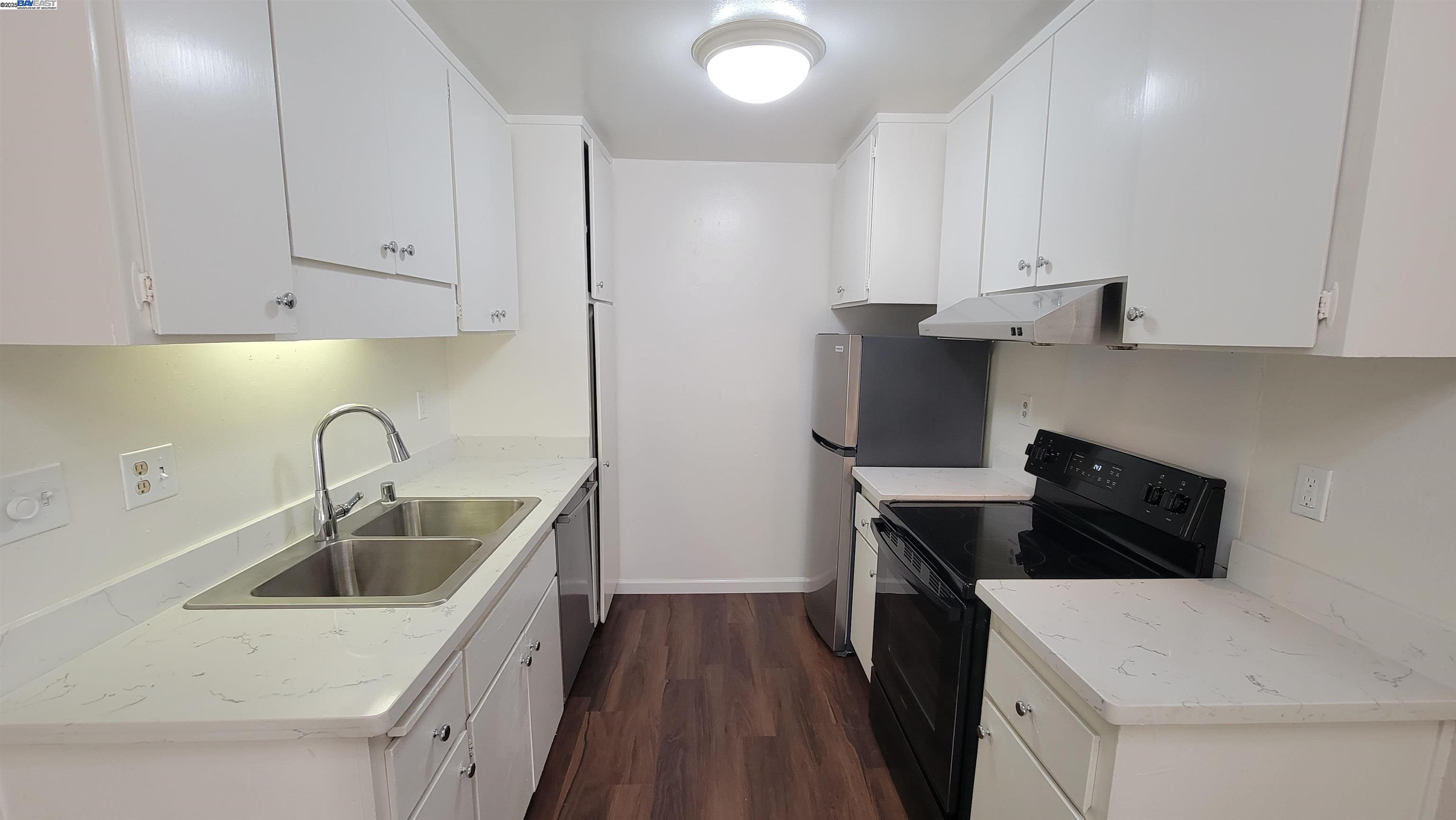 Detail Gallery Image 4 of 37 For 1321 Webster St #D119,  Alameda,  CA 94501 - 2 Beds | 1 Baths