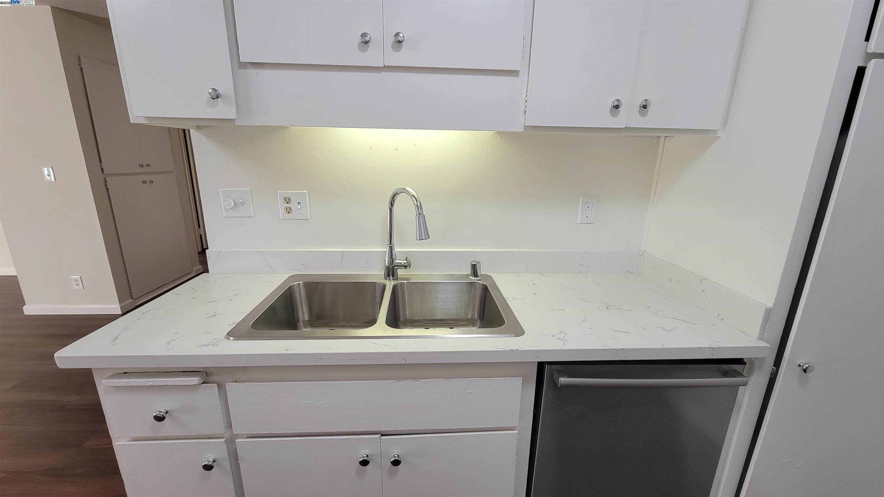 Detail Gallery Image 6 of 37 For 1321 Webster St #D119,  Alameda,  CA 94501 - 2 Beds | 1 Baths