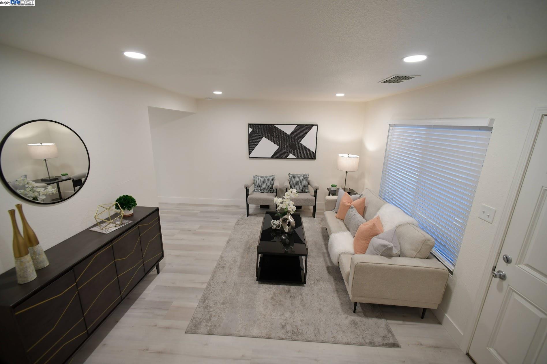 Detail Gallery Image 4 of 24 For 2363 Arf Ave, Hayward,  CA 94545 - 2 Beds | 1/1 Baths