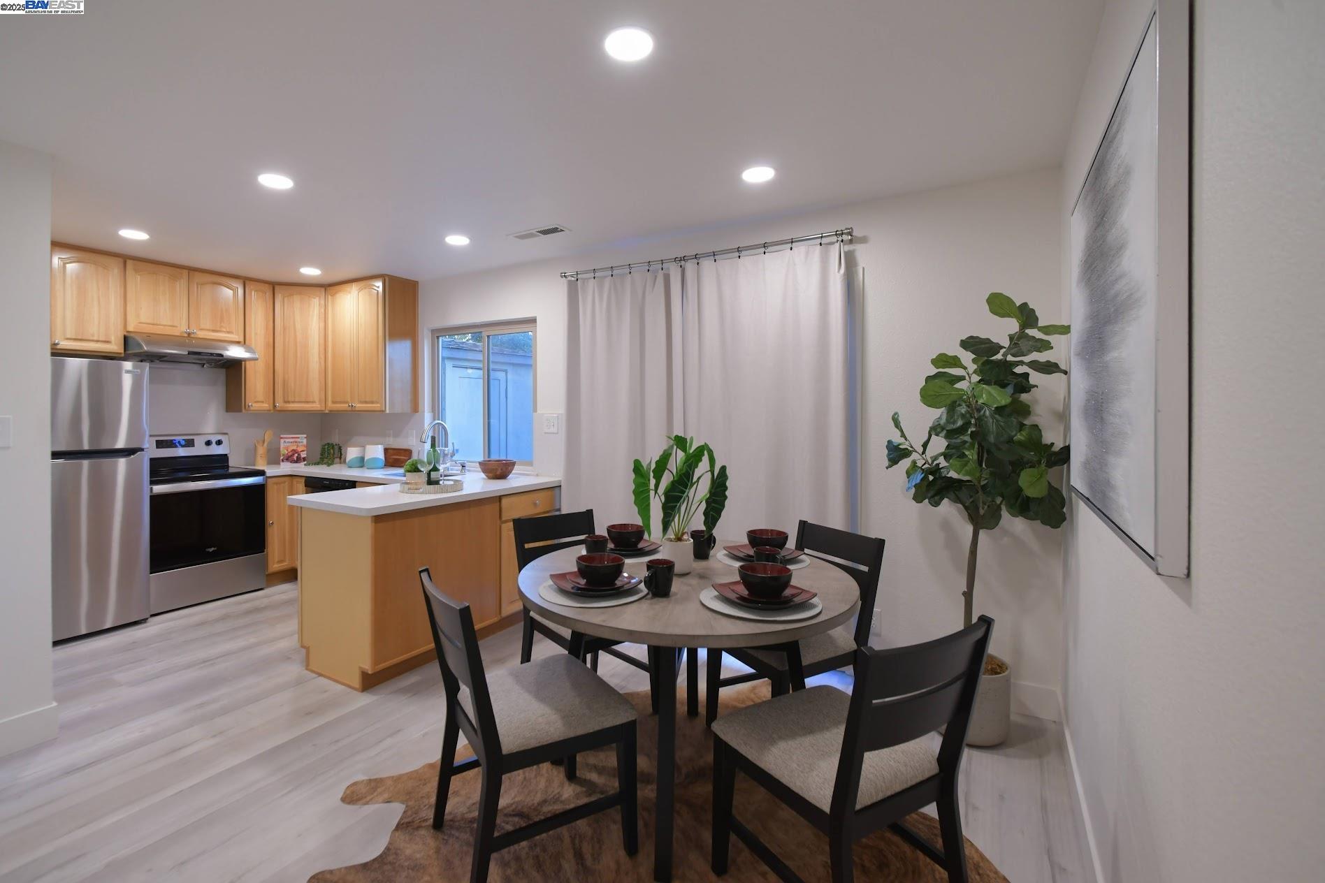 Detail Gallery Image 5 of 24 For 2363 Arf Ave, Hayward,  CA 94545 - 2 Beds | 1/1 Baths