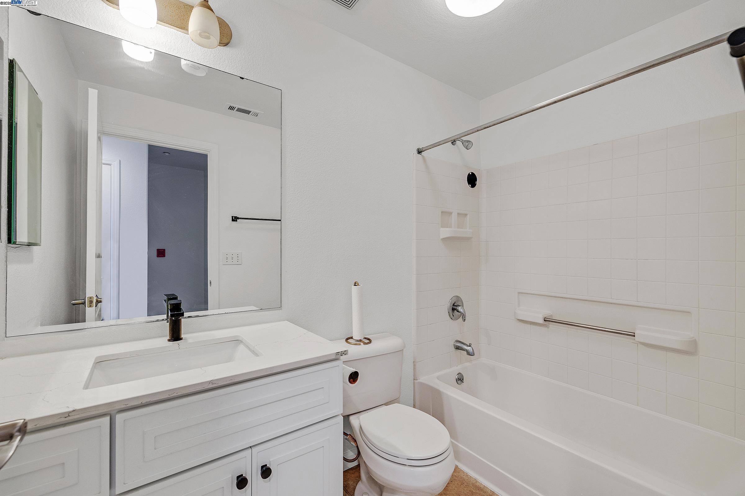 Detail Gallery Image 11 of 24 For 1594 Tucker St #56,  Oakland,  CA 94603 - 2 Beds | 2 Baths