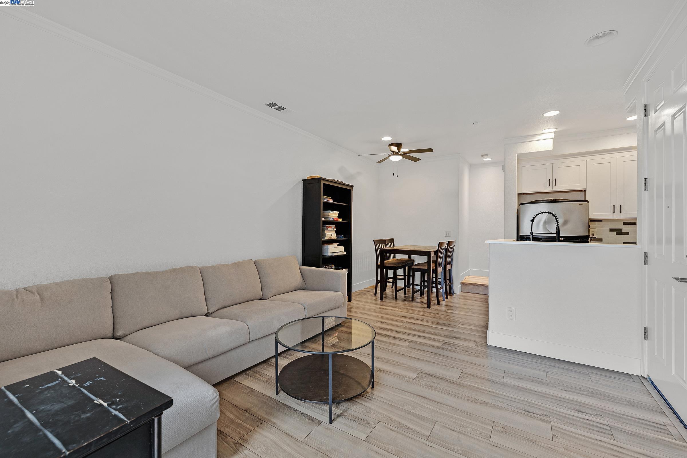 Detail Gallery Image 3 of 24 For 1594 Tucker St #56,  Oakland,  CA 94603 - 2 Beds | 2 Baths
