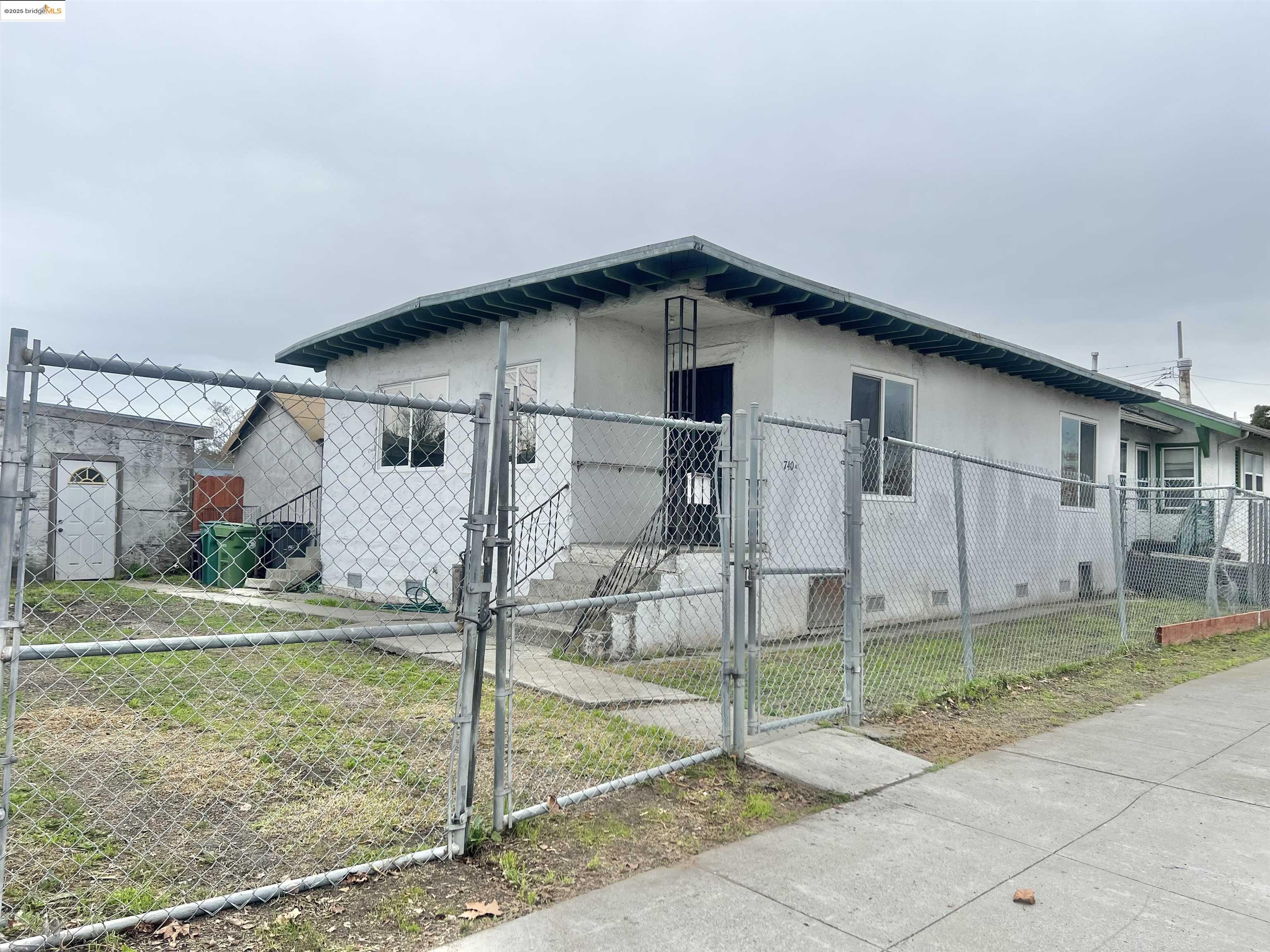 Detail Gallery Image 4 of 6 For 740 Tyler St, Oakland,  CA 94603 - – Beds | – Baths