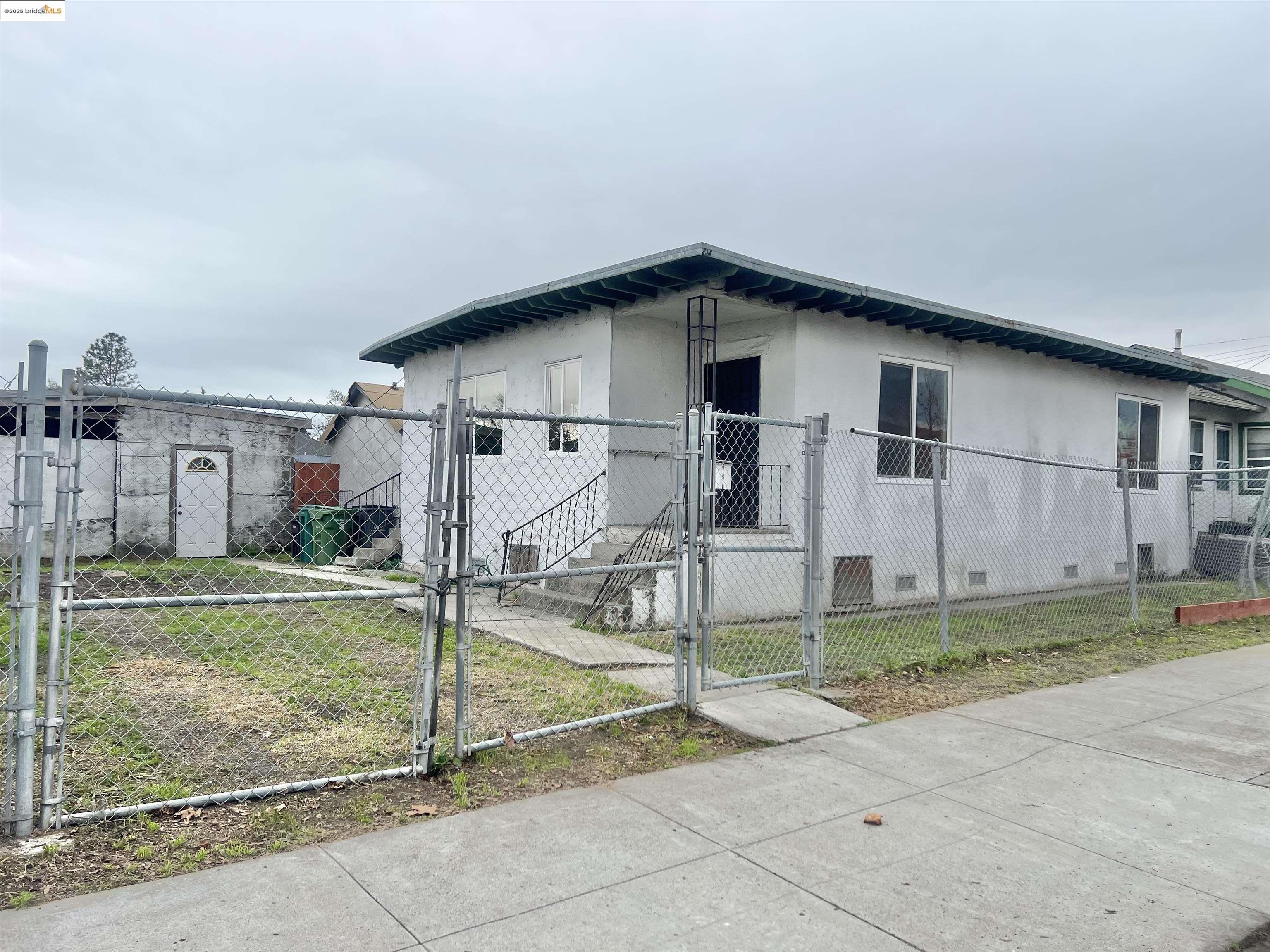 Detail Gallery Image 5 of 6 For 740 Tyler St, Oakland,  CA 94603 - – Beds | – Baths