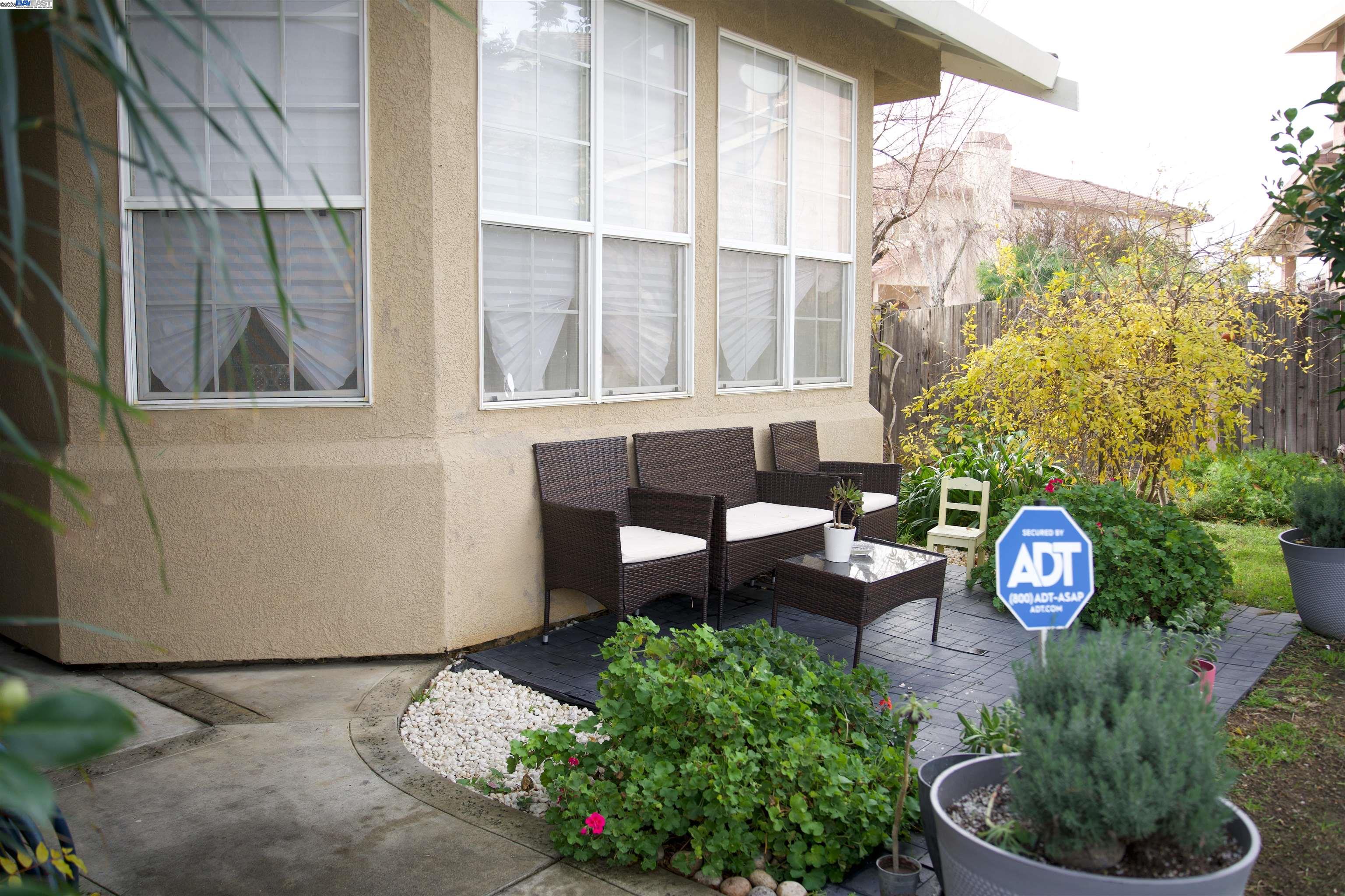 Detail Gallery Image 5 of 10 For 1233 Plaza Ct, Tracy,  CA 95377 - 5 Beds | 3 Baths