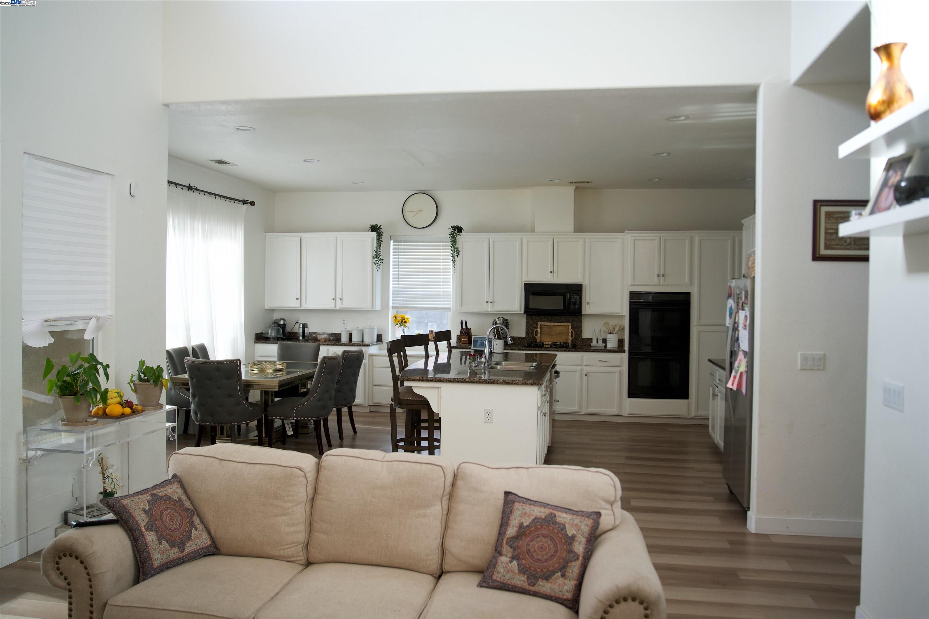 Detail Gallery Image 7 of 10 For 1233 Plaza Ct, Tracy,  CA 95377 - 5 Beds | 3 Baths