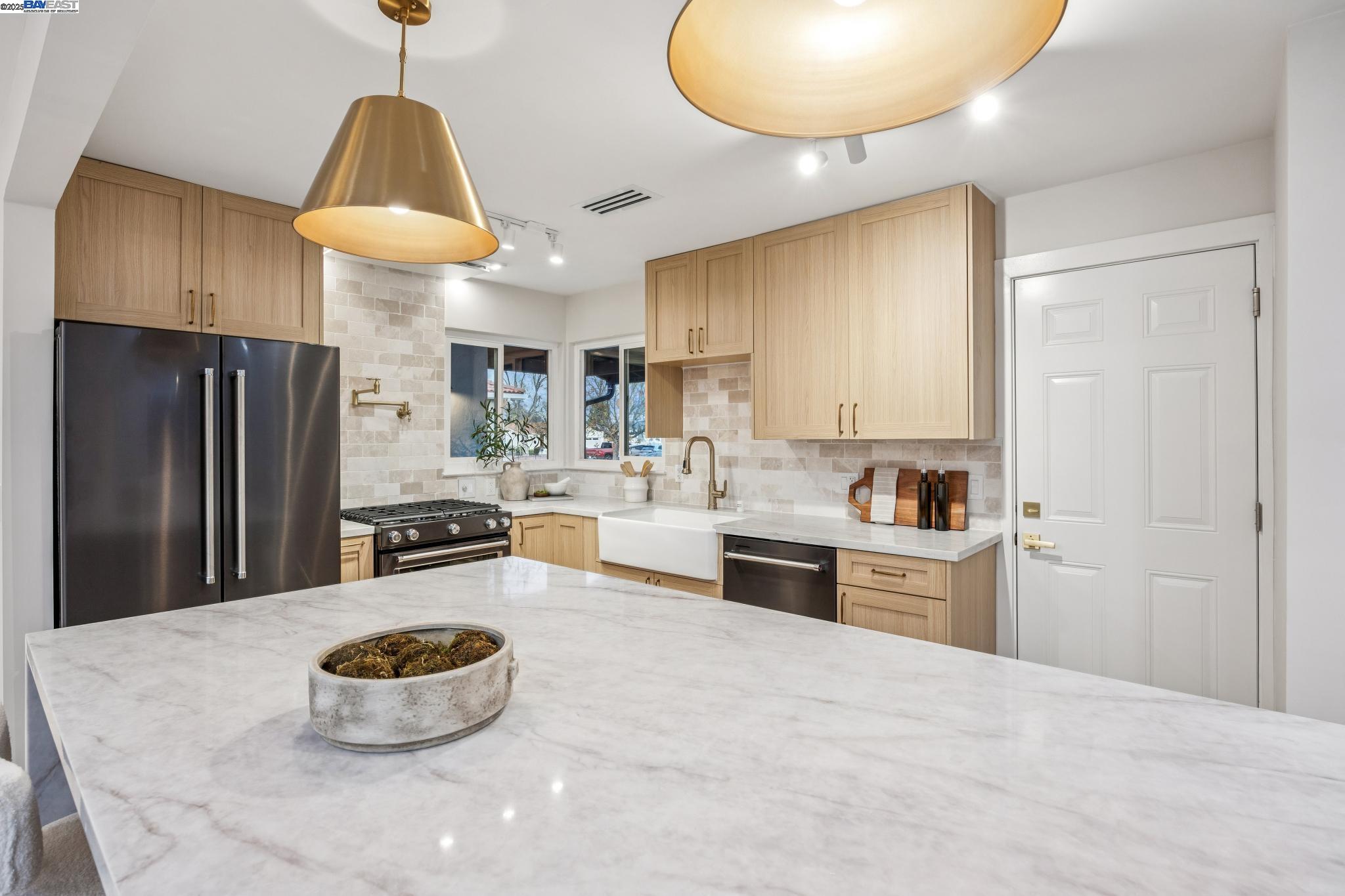 Detail Gallery Image 11 of 57 For 10777 W Estates Dr, Cupertino,  CA 95014 - 3 Beds | 3 Baths