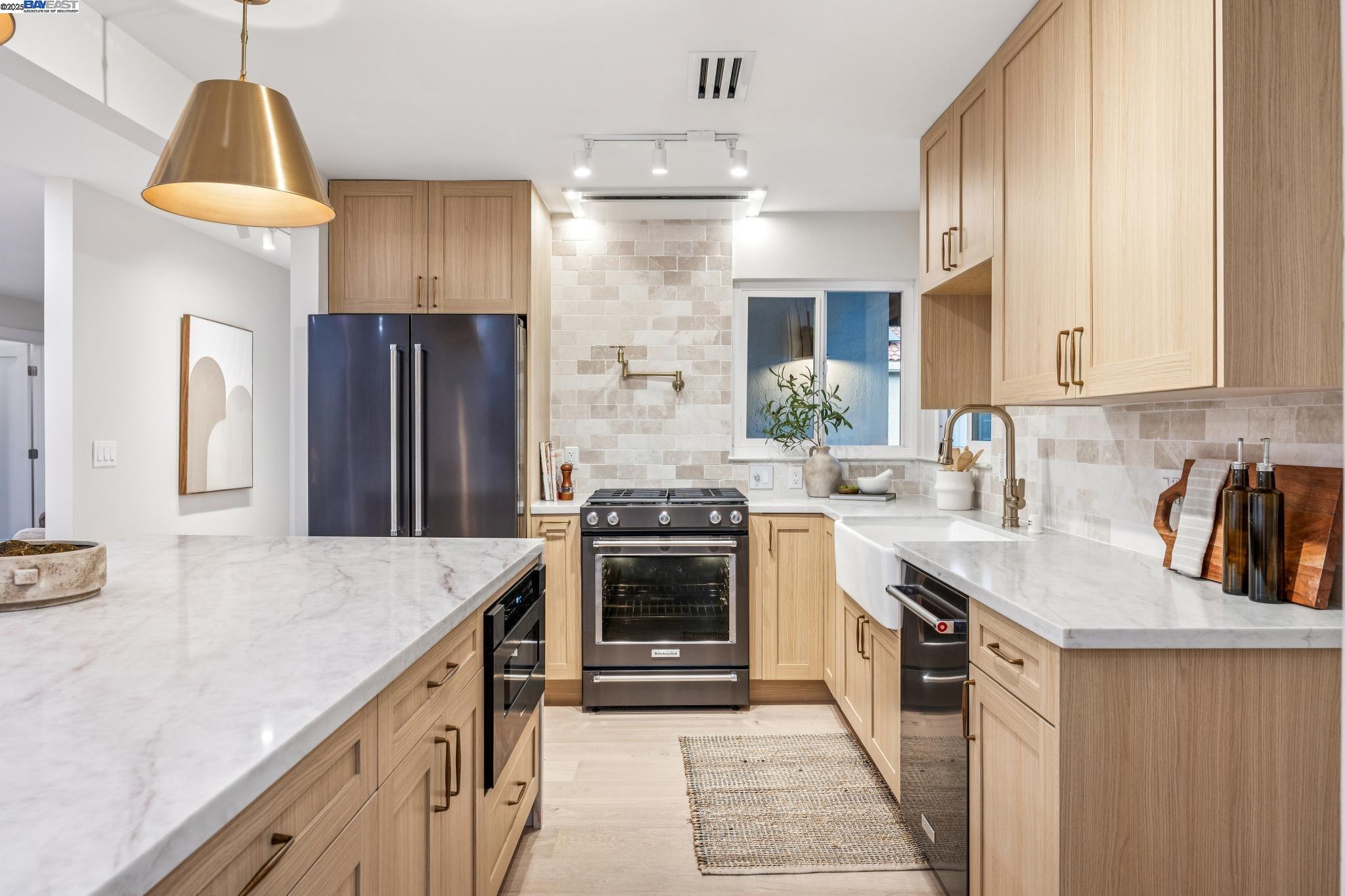 Detail Gallery Image 12 of 57 For 10777 W Estates Dr, Cupertino,  CA 95014 - 3 Beds | 3 Baths