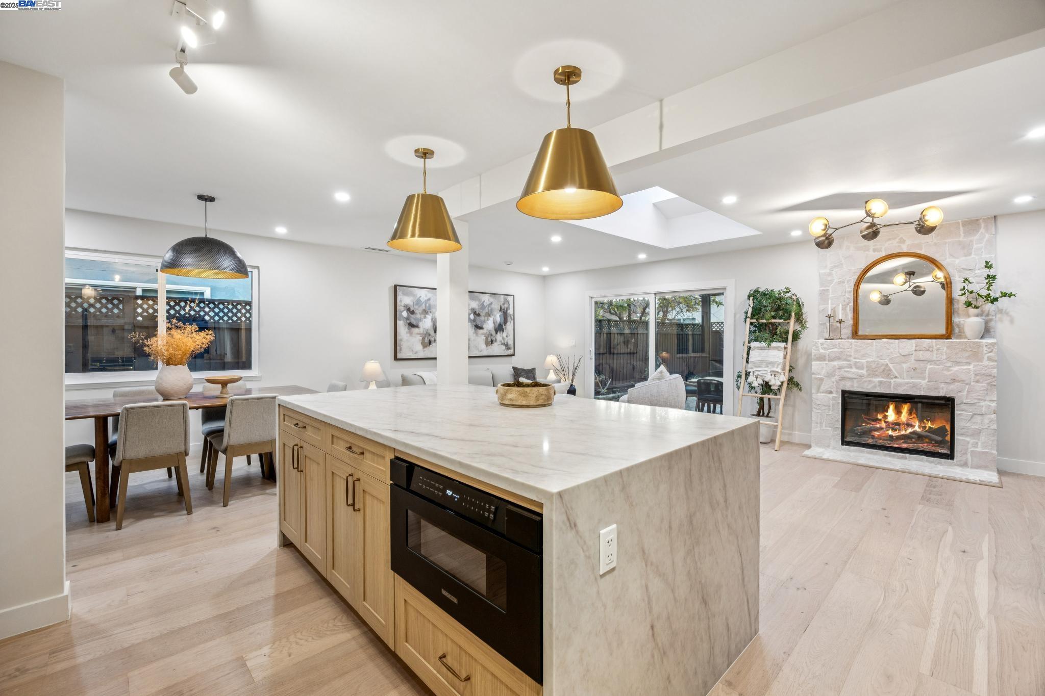 Detail Gallery Image 14 of 57 For 10777 W Estates Dr, Cupertino,  CA 95014 - 3 Beds | 3 Baths