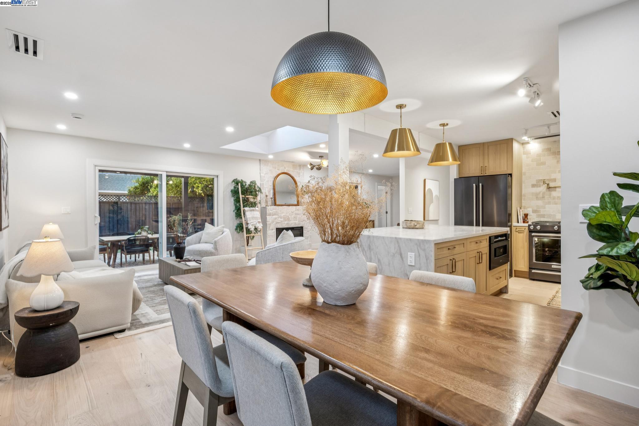 Detail Gallery Image 18 of 57 For 10777 W Estates Dr, Cupertino,  CA 95014 - 3 Beds | 3 Baths