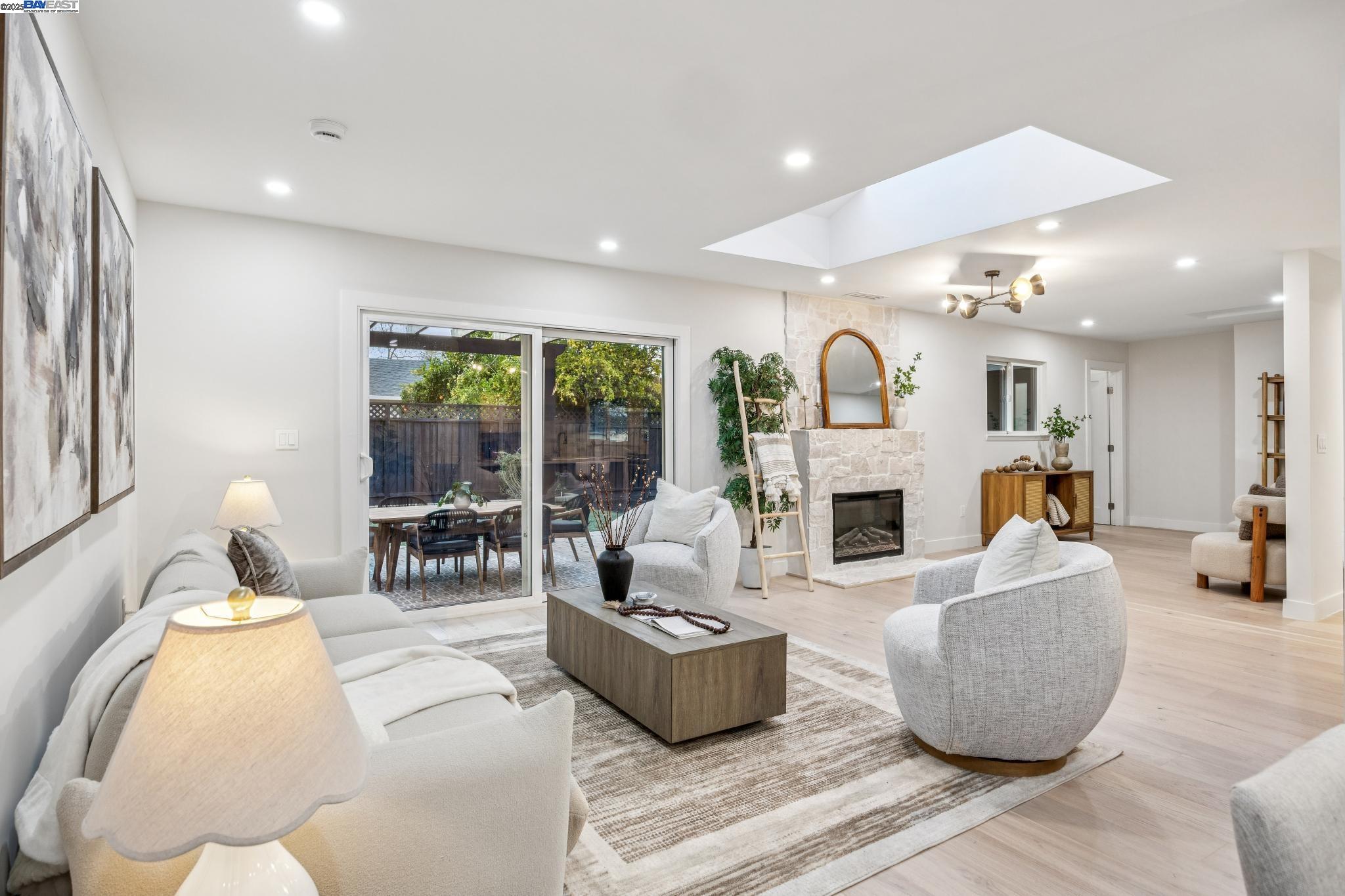 Detail Gallery Image 20 of 57 For 10777 W Estates Dr, Cupertino,  CA 95014 - 3 Beds | 3 Baths