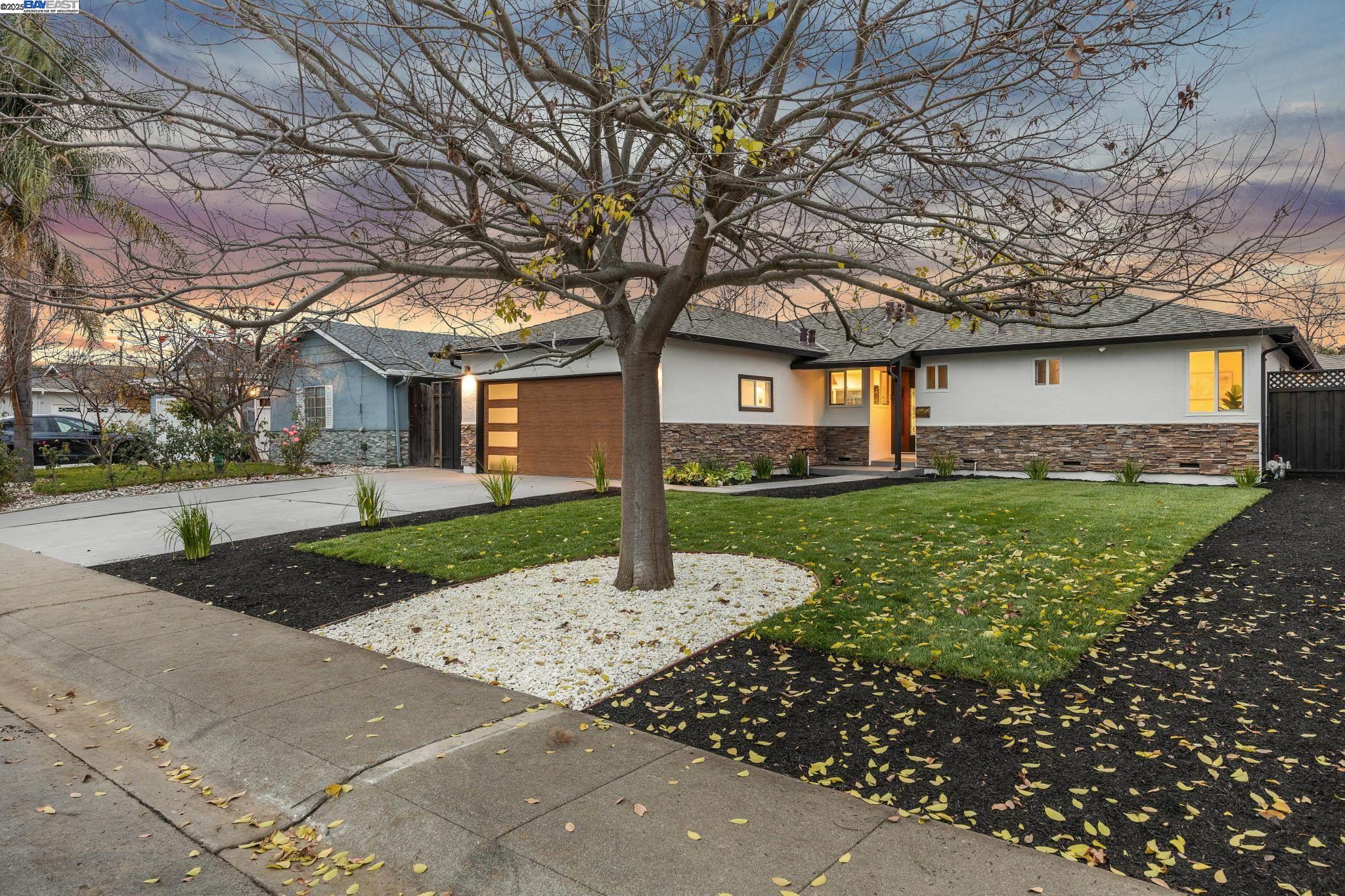 Detail Gallery Image 3 of 57 For 10777 W Estates Dr, Cupertino,  CA 95014 - 3 Beds | 3 Baths