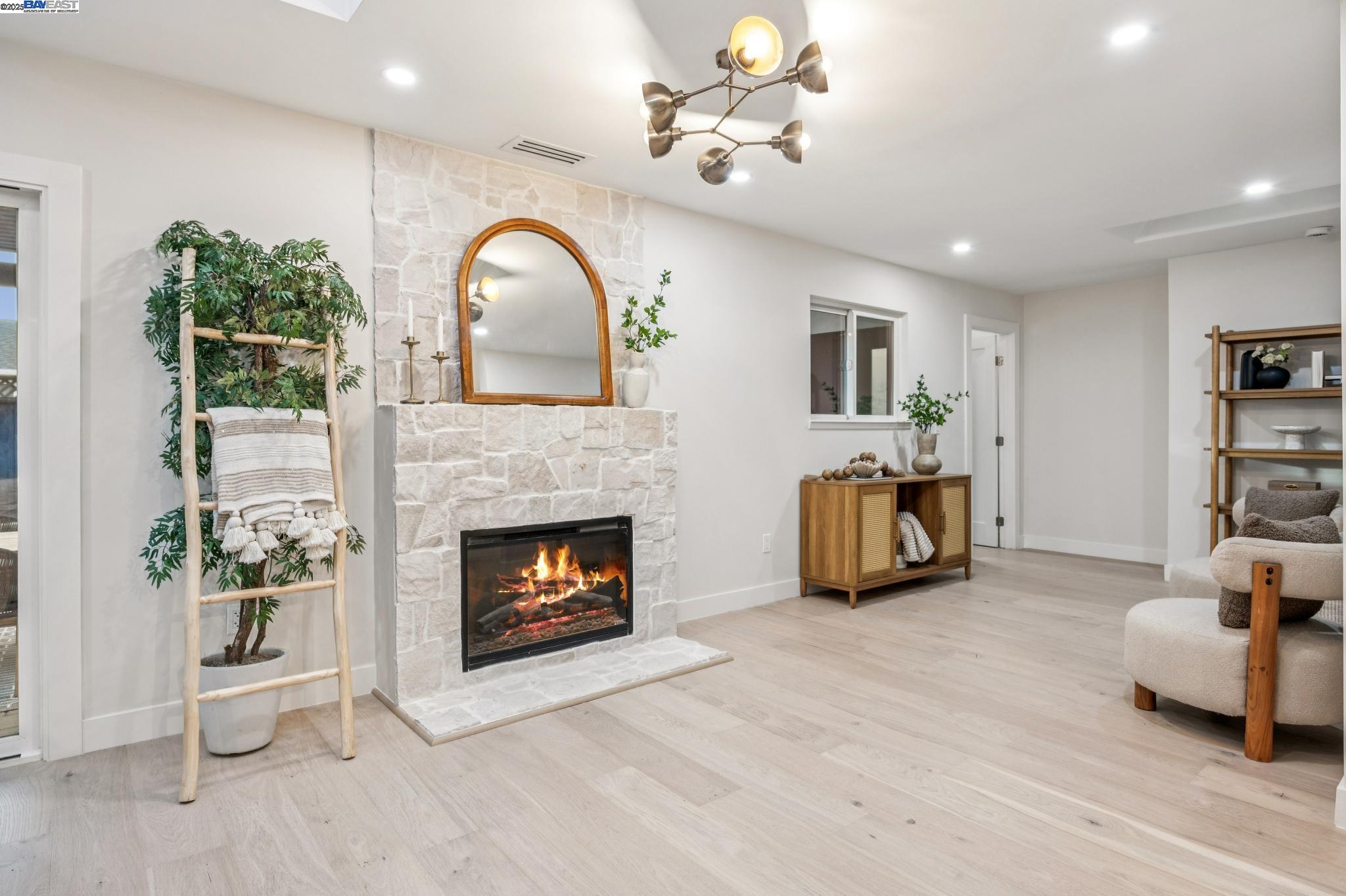 Detail Gallery Image 26 of 57 For 10777 W Estates Dr, Cupertino,  CA 95014 - 3 Beds | 3 Baths