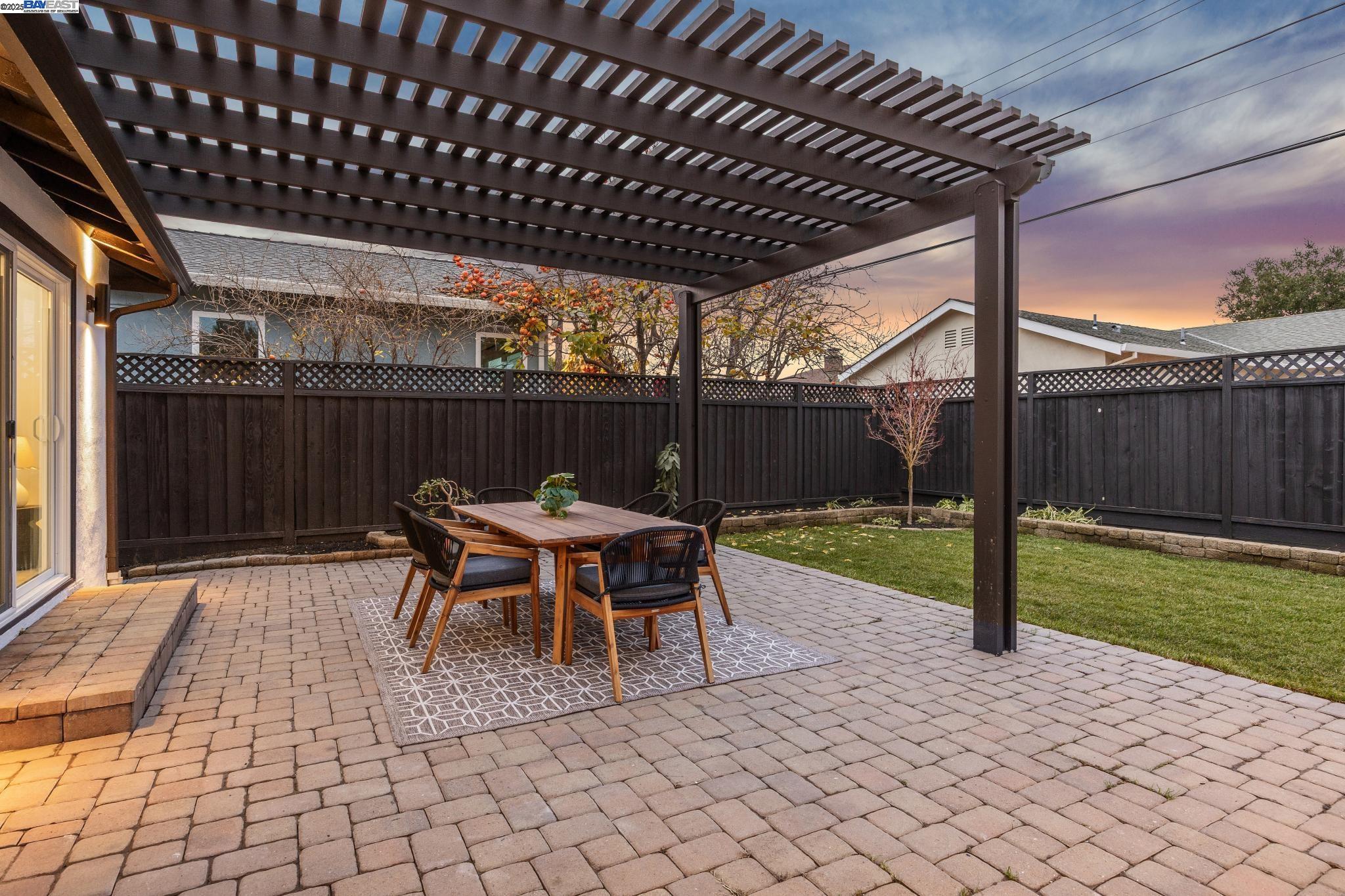 Detail Gallery Image 46 of 57 For 10777 W Estates Dr, Cupertino,  CA 95014 - 3 Beds | 3 Baths