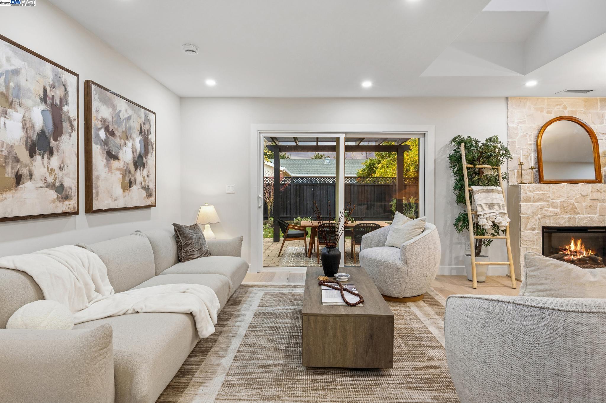 Detail Gallery Image 9 of 57 For 10777 W Estates Dr, Cupertino,  CA 95014 - 3 Beds | 3 Baths