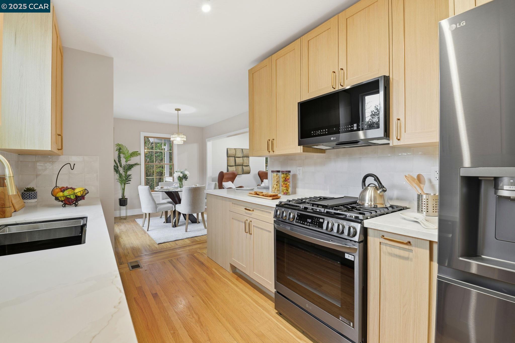 Detail Gallery Image 11 of 42 For 4461 Alhambra Way, Martinez,  CA 94553 - 3 Beds | 2/1 Baths