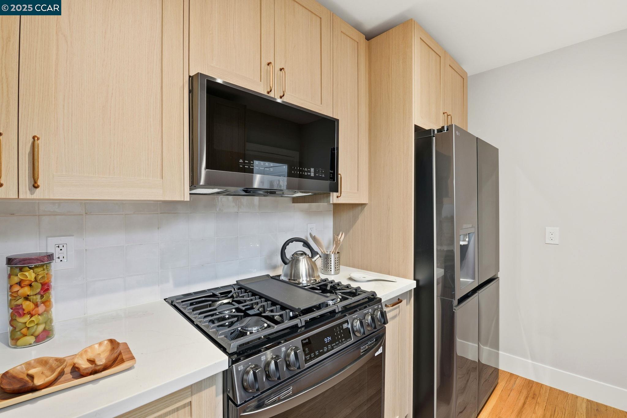 Detail Gallery Image 13 of 42 For 4461 Alhambra Way, Martinez,  CA 94553 - 3 Beds | 2/1 Baths