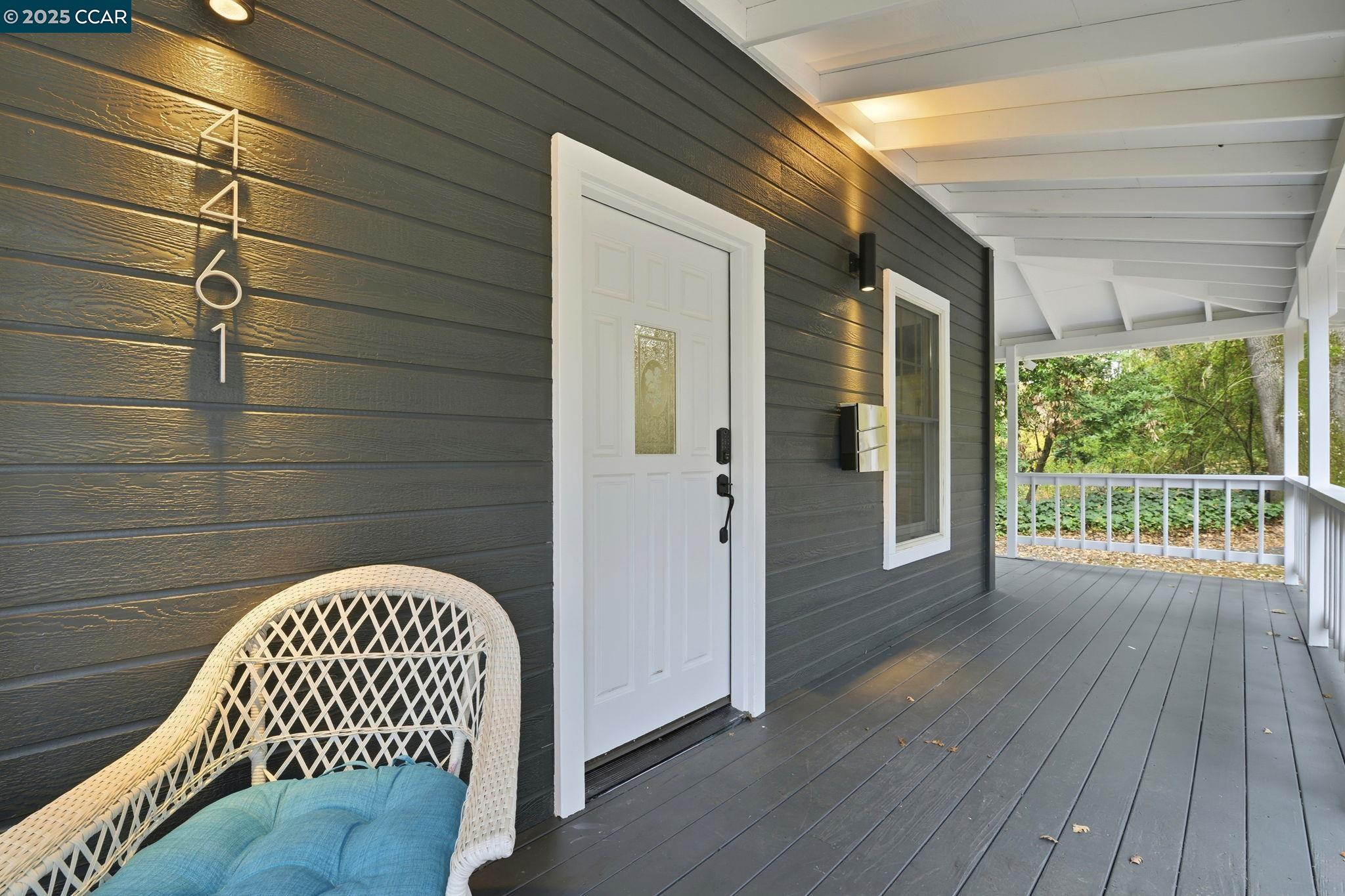 Detail Gallery Image 4 of 42 For 4461 Alhambra Way, Martinez,  CA 94553 - 3 Beds | 2/1 Baths