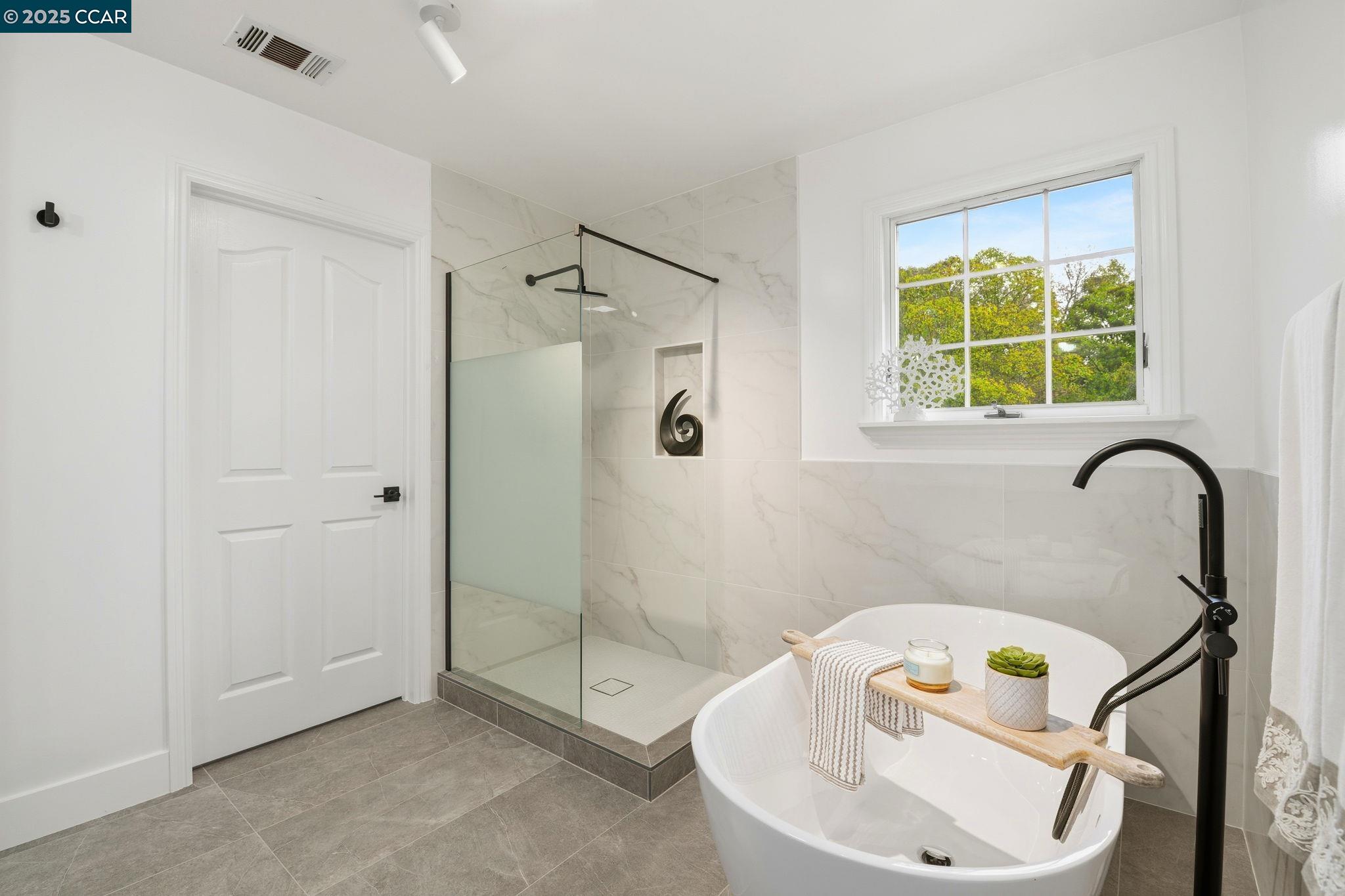 Detail Gallery Image 31 of 42 For 4461 Alhambra Way, Martinez,  CA 94553 - 3 Beds | 2/1 Baths