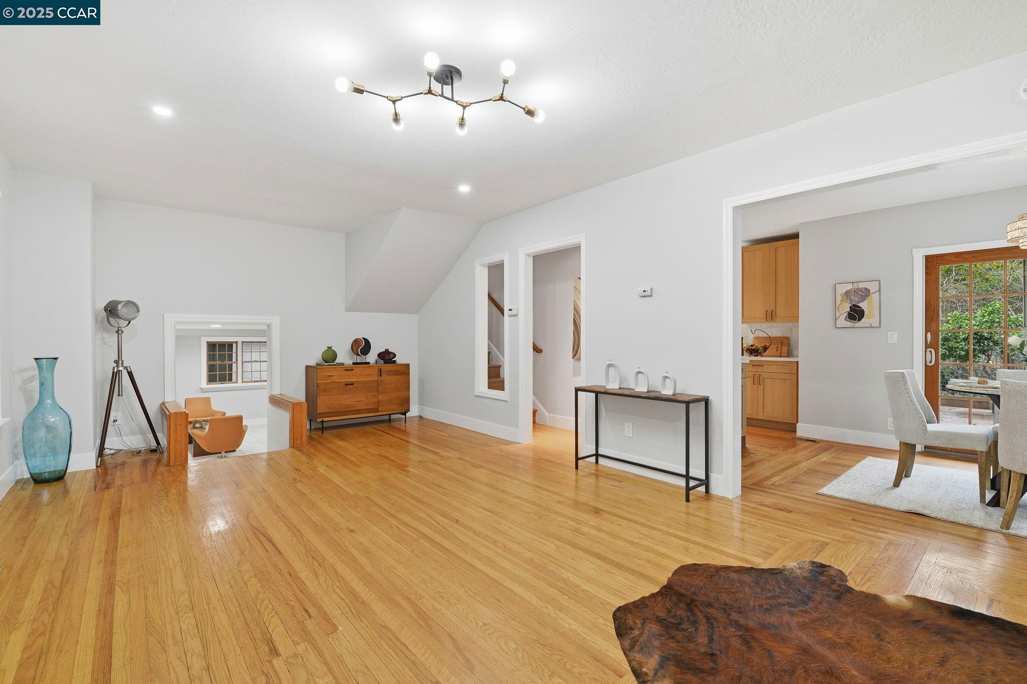 Detail Gallery Image 5 of 42 For 4461 Alhambra Way, Martinez,  CA 94553 - 3 Beds | 2/1 Baths