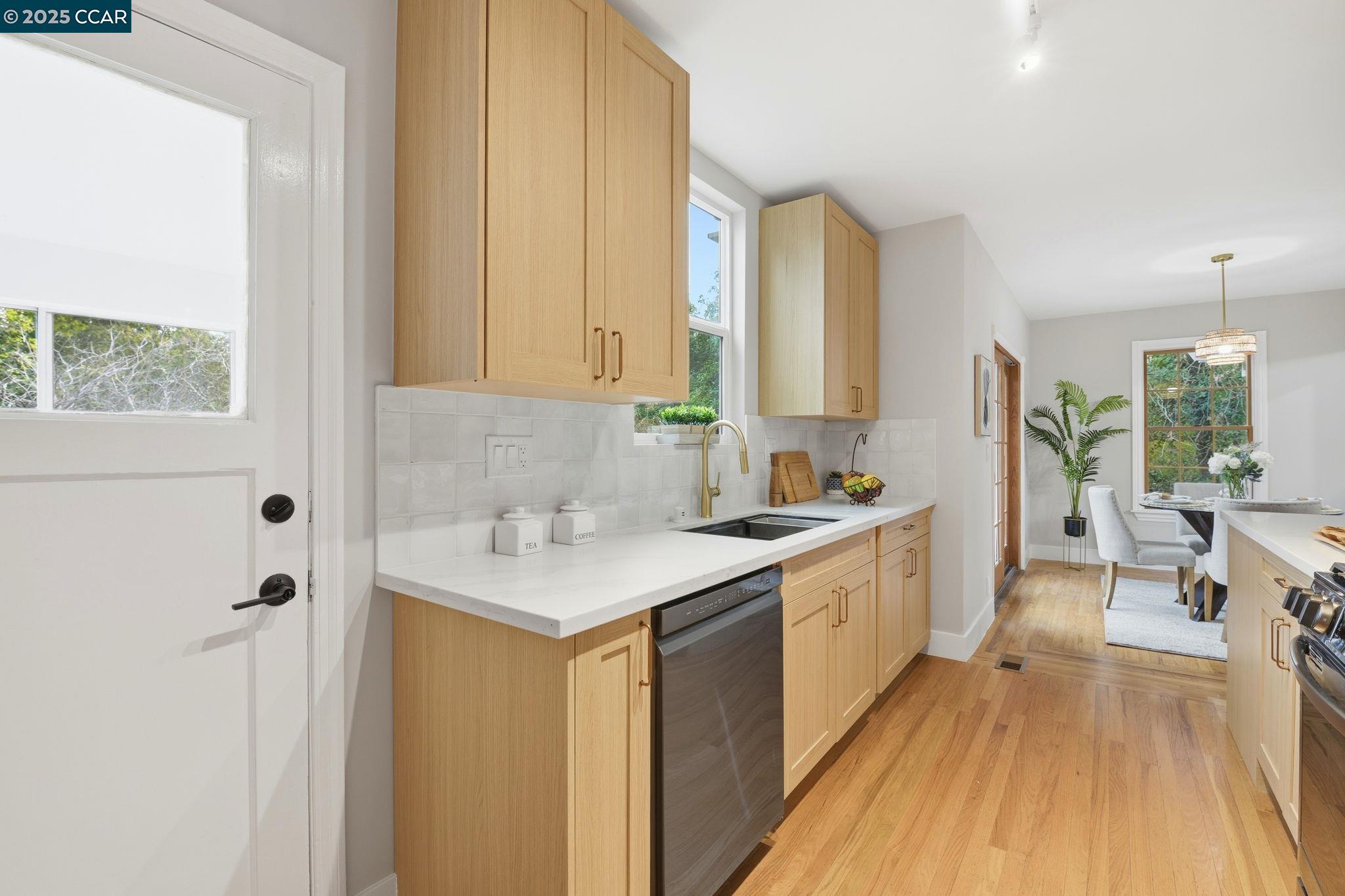 Detail Gallery Image 10 of 42 For 4461 Alhambra Way, Martinez,  CA 94553 - 3 Beds | 2/1 Baths