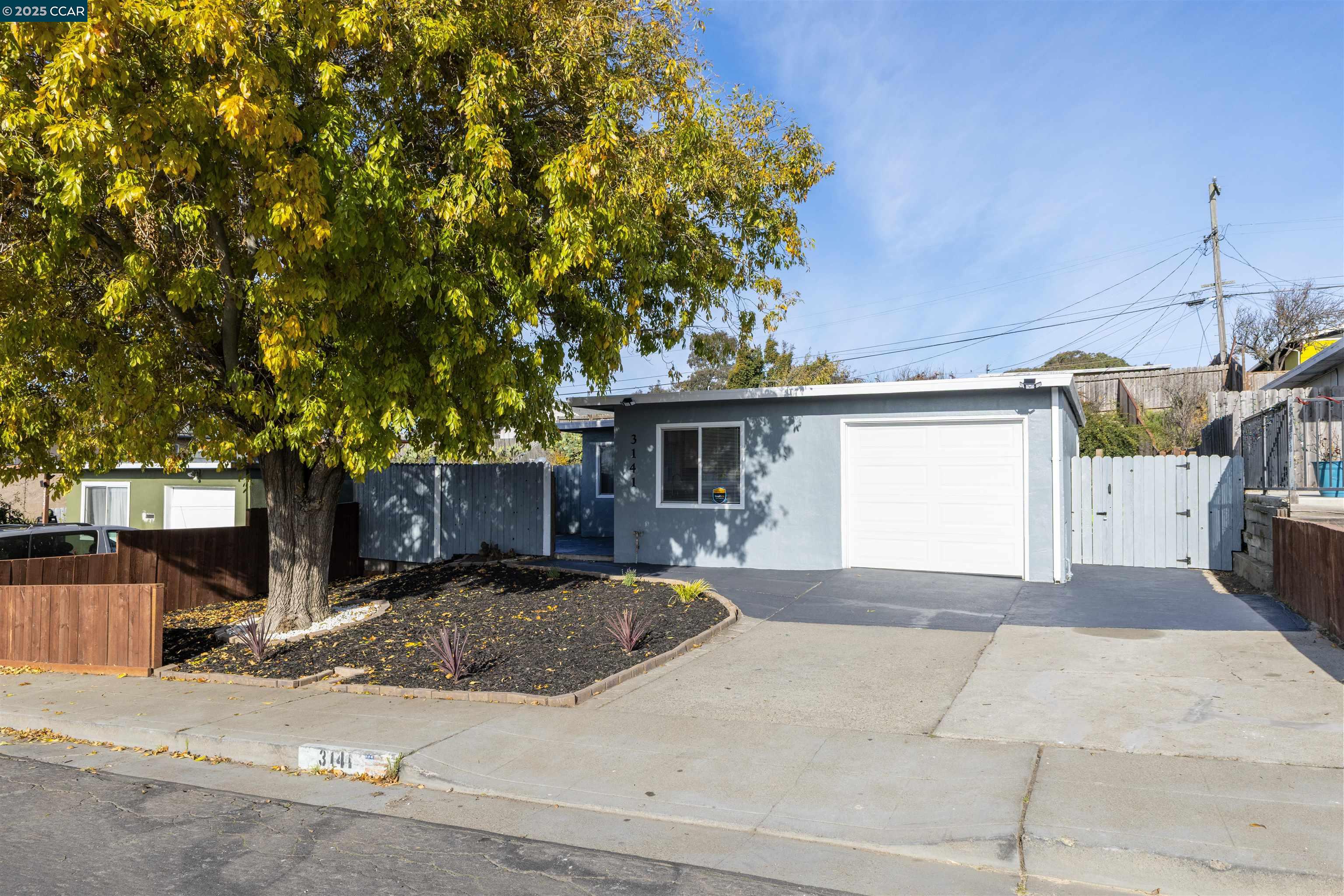 Detail Gallery Image 2 of 43 For 3141 Fairmede Dr, Richmond,  CA 94806 - 4 Beds | 2 Baths