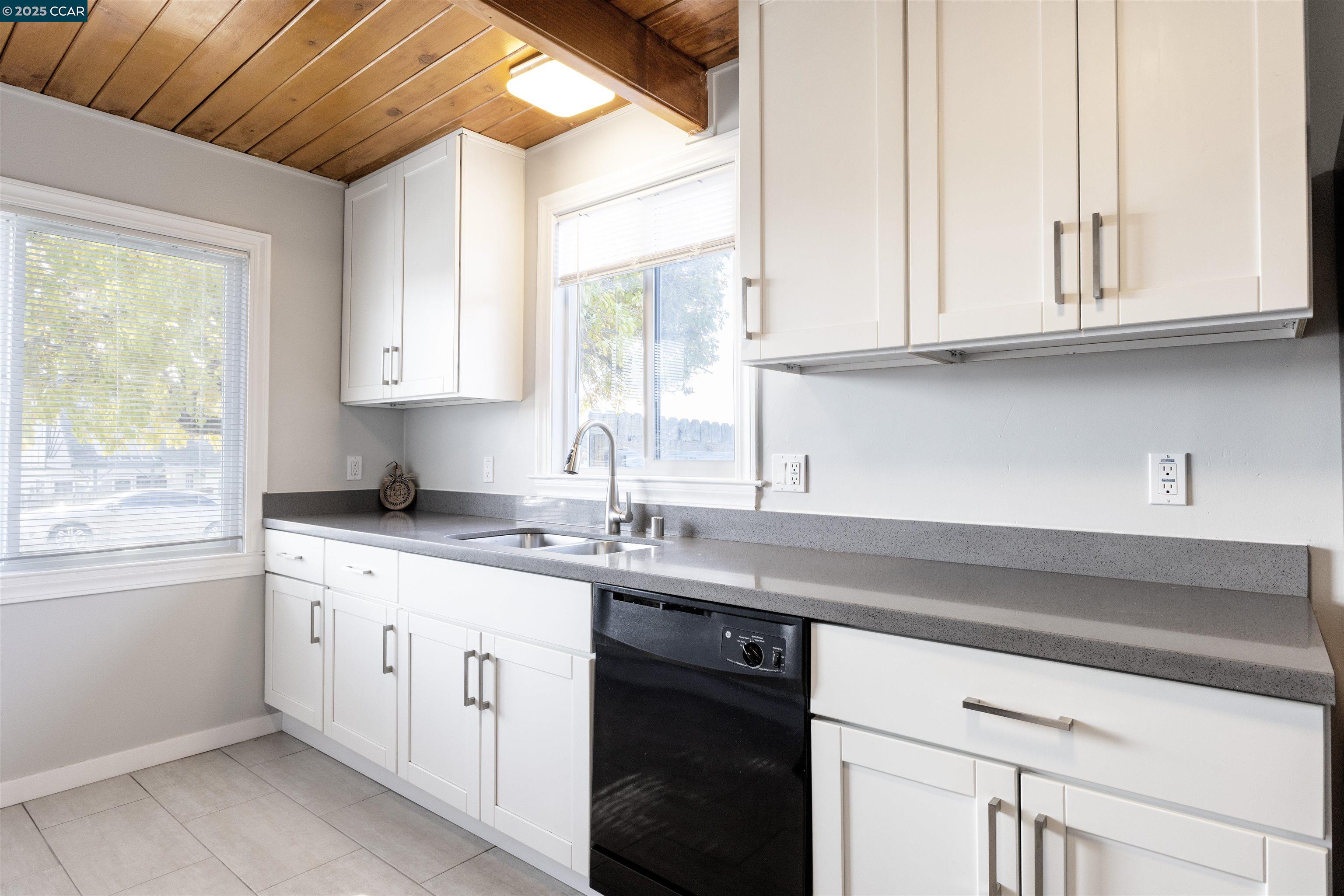 Detail Gallery Image 12 of 43 For 3141 Fairmede Dr, Richmond,  CA 94806 - 4 Beds | 2 Baths