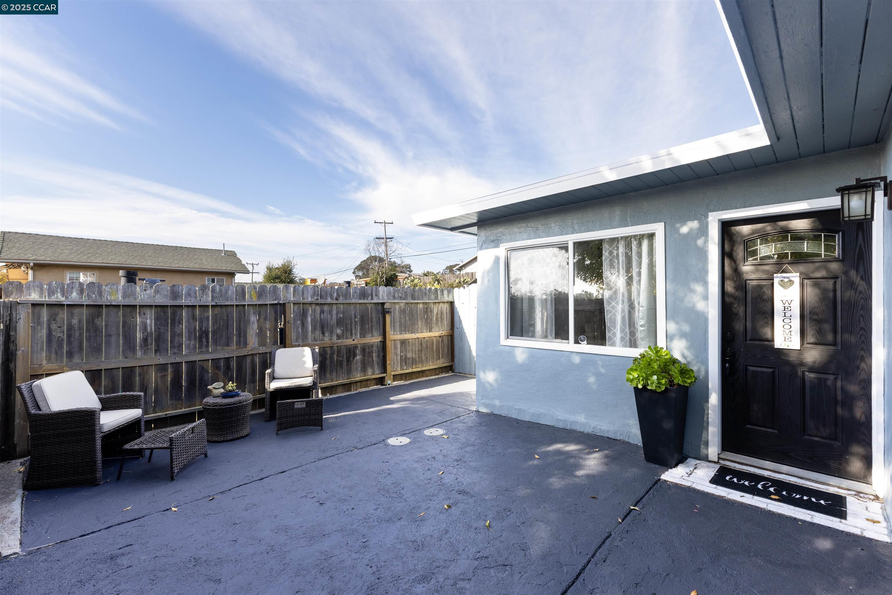 Detail Gallery Image 4 of 43 For 3141 Fairmede Dr, Richmond,  CA 94806 - 4 Beds | 2 Baths