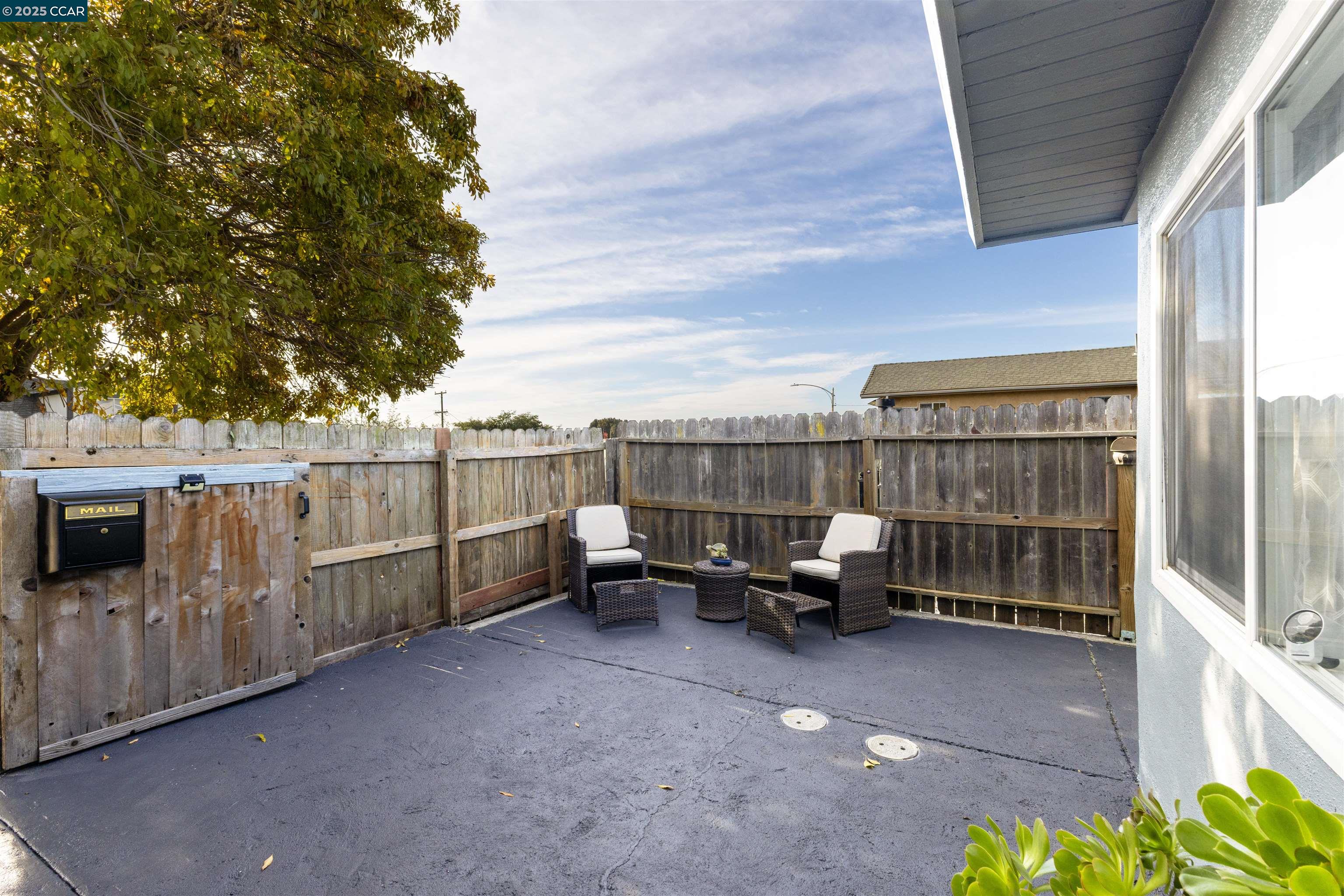 Detail Gallery Image 5 of 43 For 3141 Fairmede Dr, Richmond,  CA 94806 - 4 Beds | 2 Baths