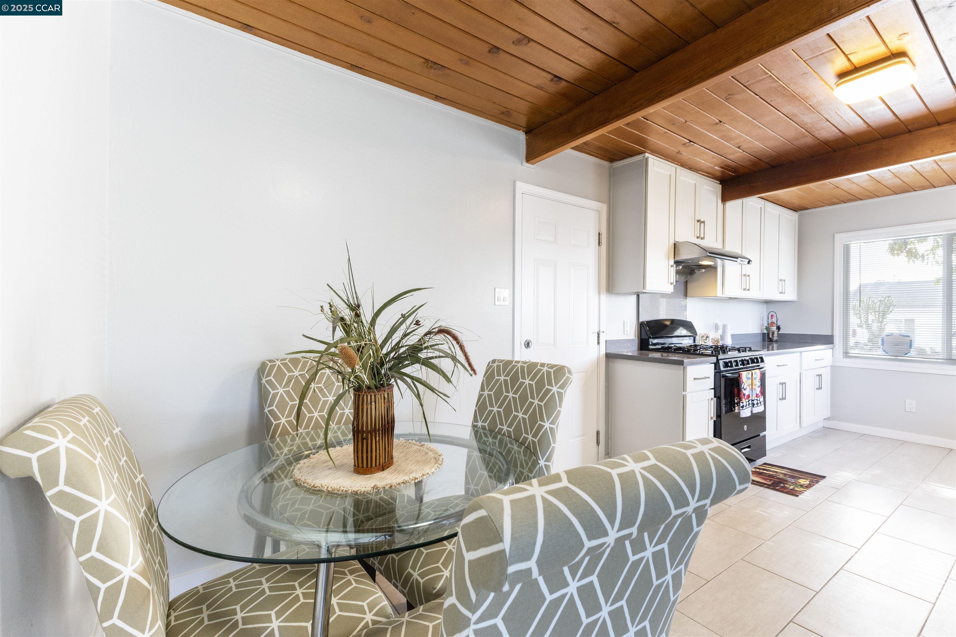 Detail Gallery Image 9 of 43 For 3141 Fairmede Dr, Richmond,  CA 94806 - 4 Beds | 2 Baths